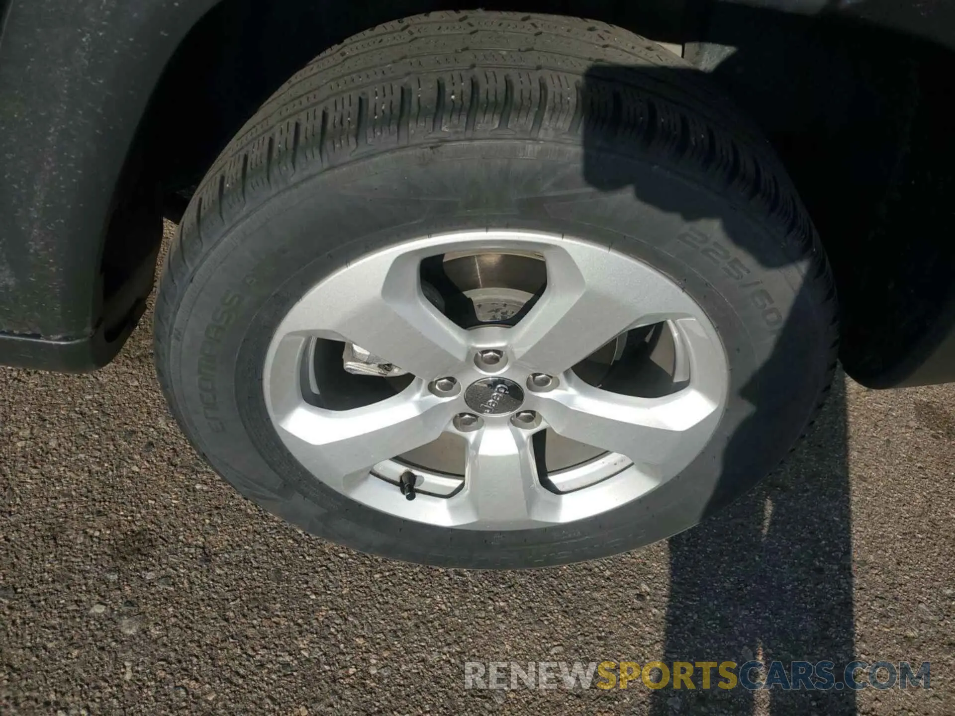 18 Photograph of a damaged car 3C4NJDBB8KT679742 JEEP COMPASS 2019