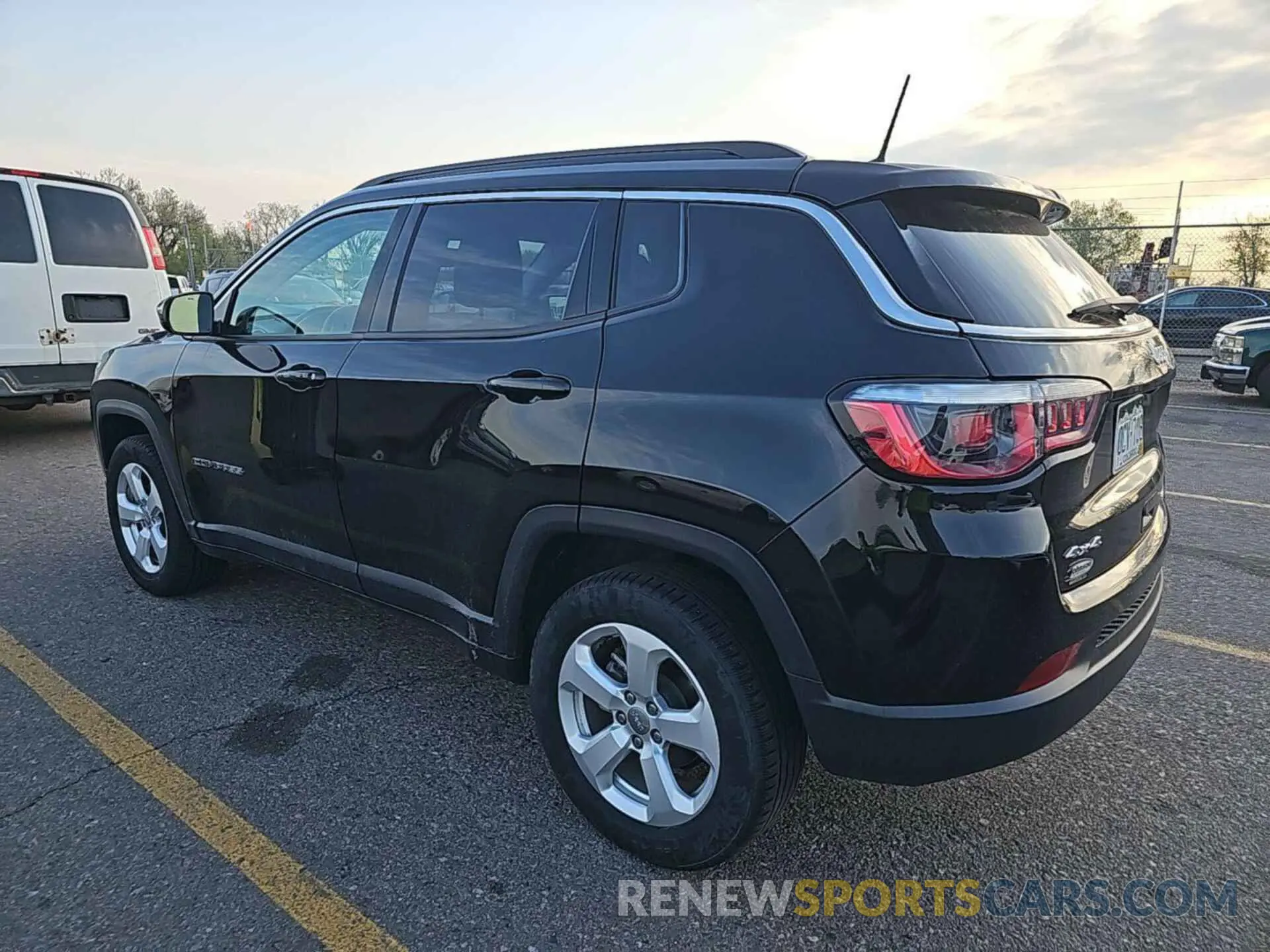 26 Photograph of a damaged car 3C4NJDBB8KT679742 JEEP COMPASS 2019