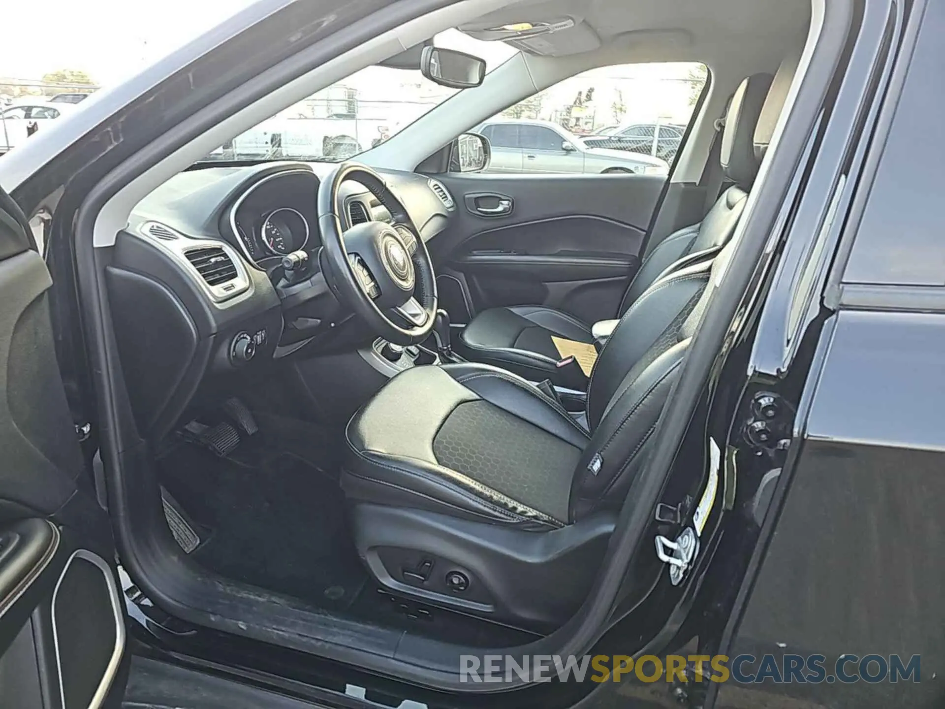 5 Photograph of a damaged car 3C4NJDBB8KT679742 JEEP COMPASS 2019