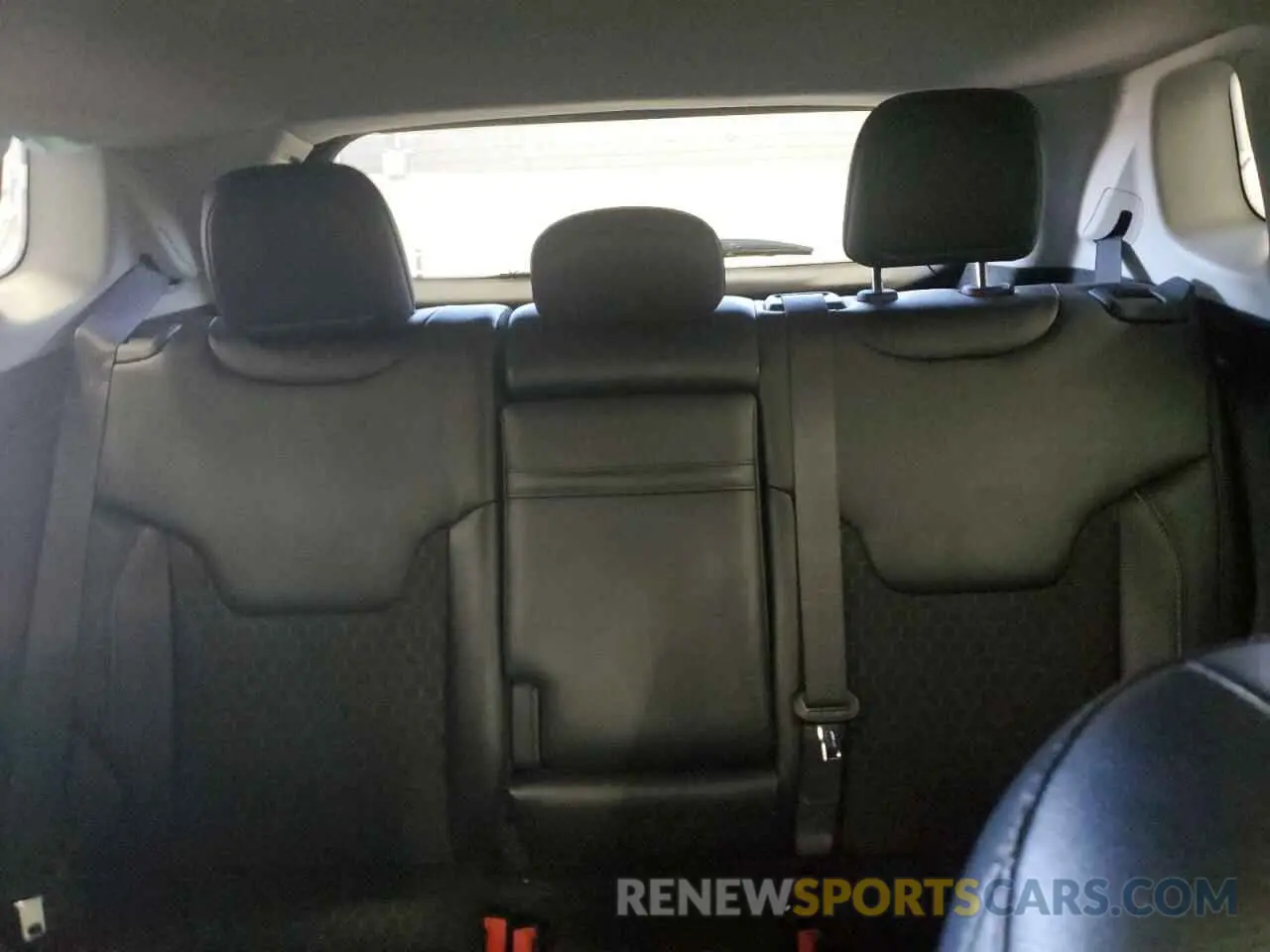 10 Photograph of a damaged car 3C4NJDBB8KT786726 JEEP COMPASS 2019