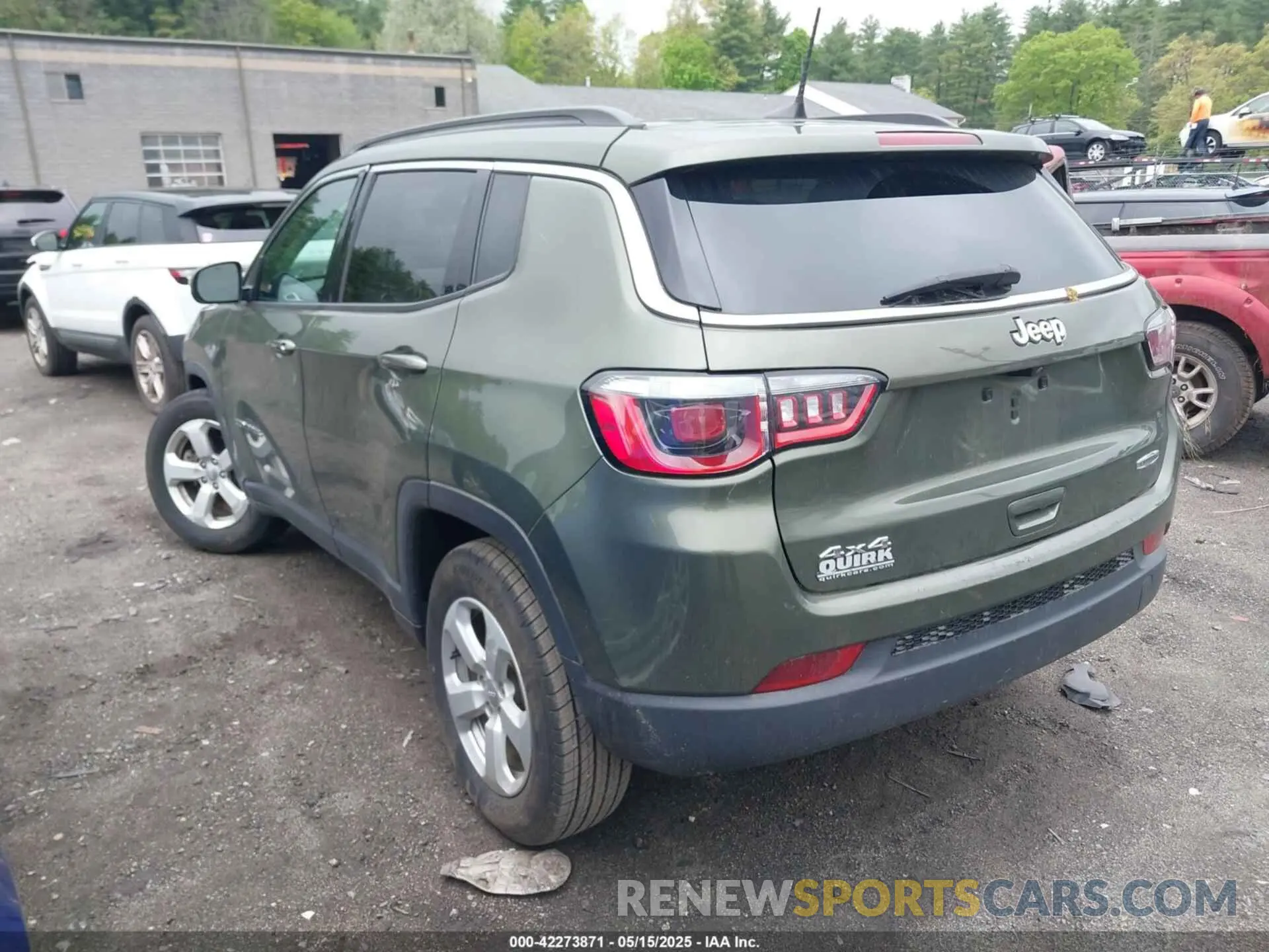 14 Photograph of a damaged car 3C4NJDBB8KT828747 JEEP COMPASS 2019