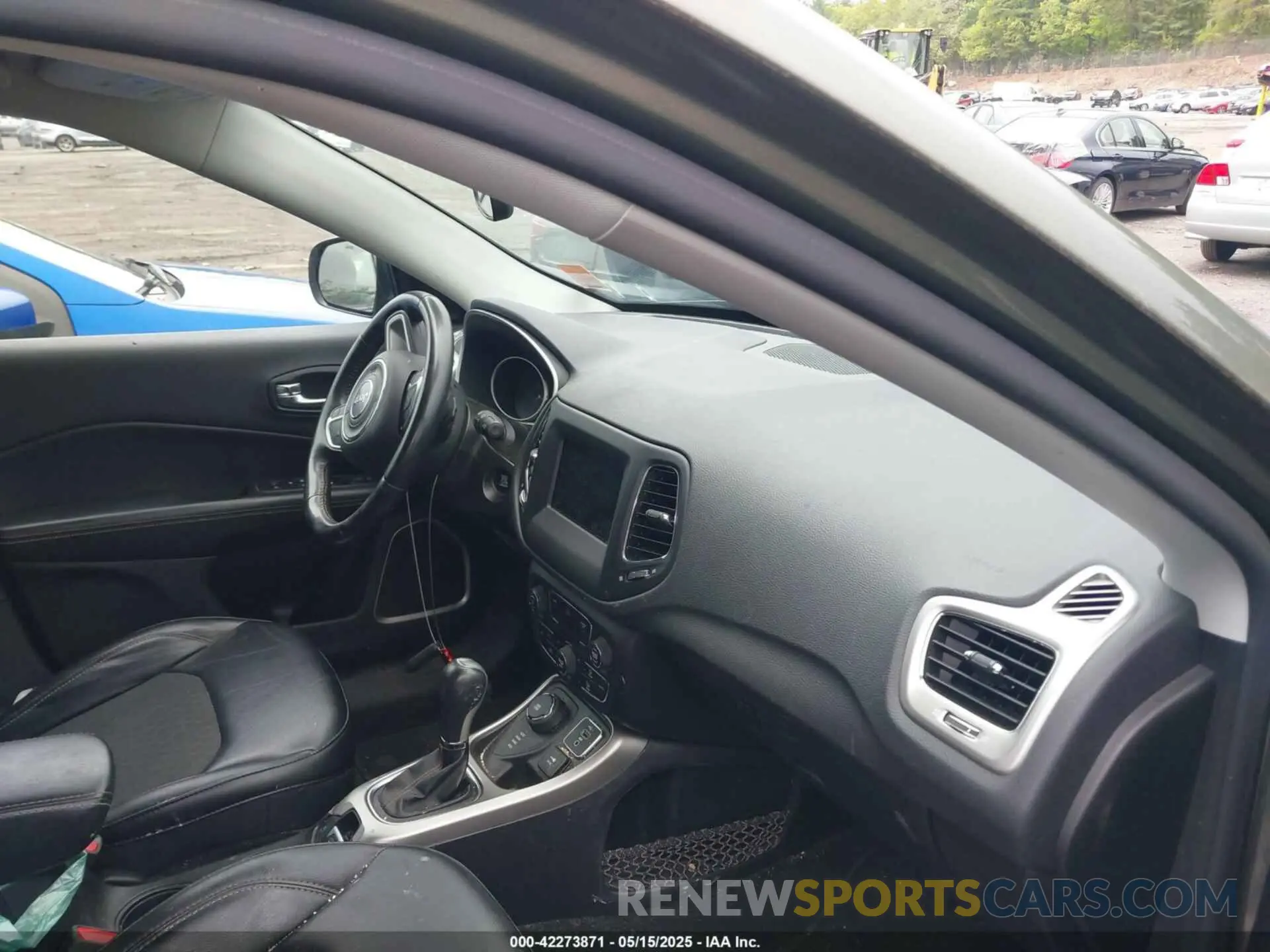5 Photograph of a damaged car 3C4NJDBB8KT828747 JEEP COMPASS 2019