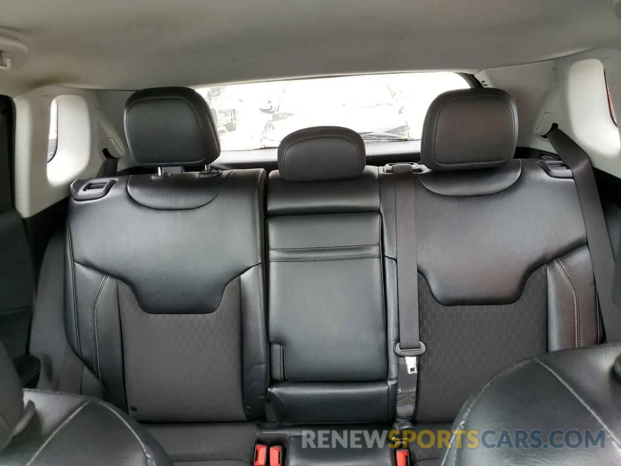 10 Photograph of a damaged car 3C4NJDBB8KT849503 JEEP COMPASS 2019