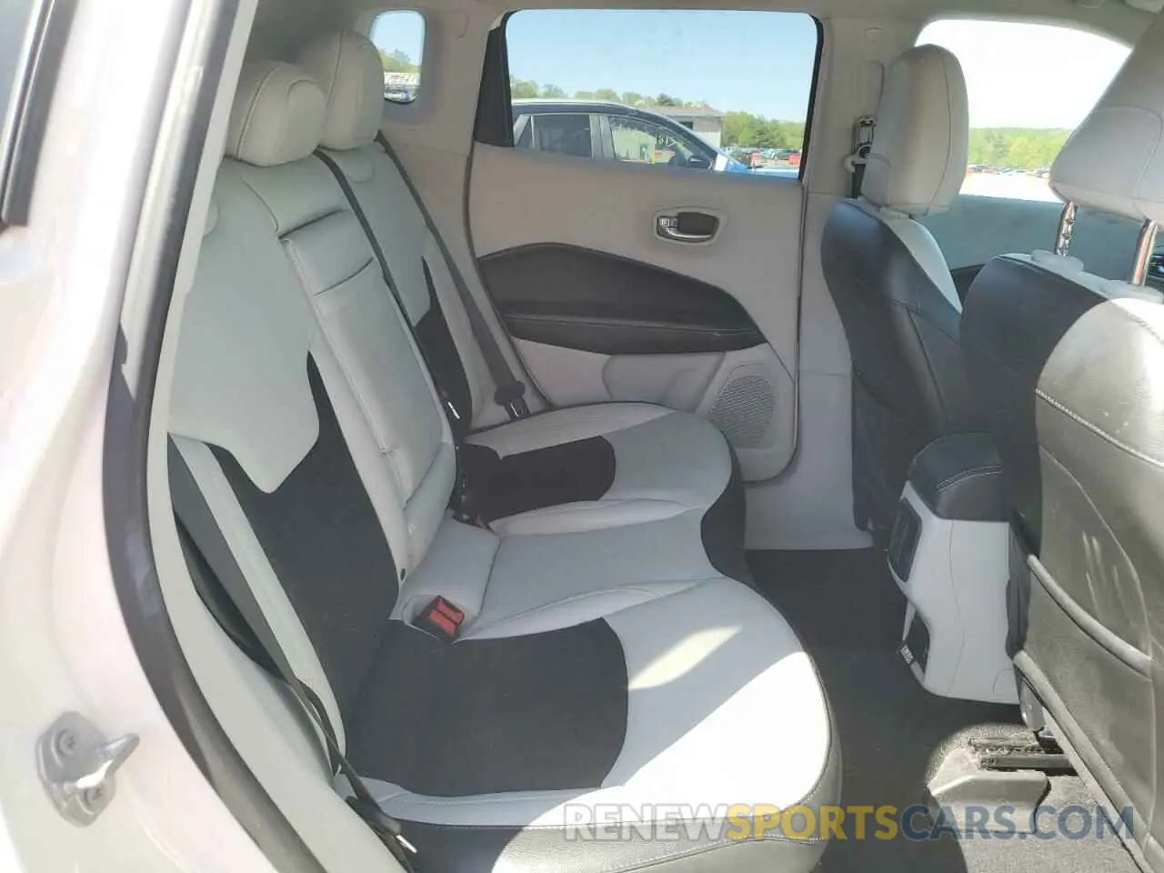 11 Photograph of a damaged car 3C4NJDBB9KT601020 JEEP COMPASS 2019