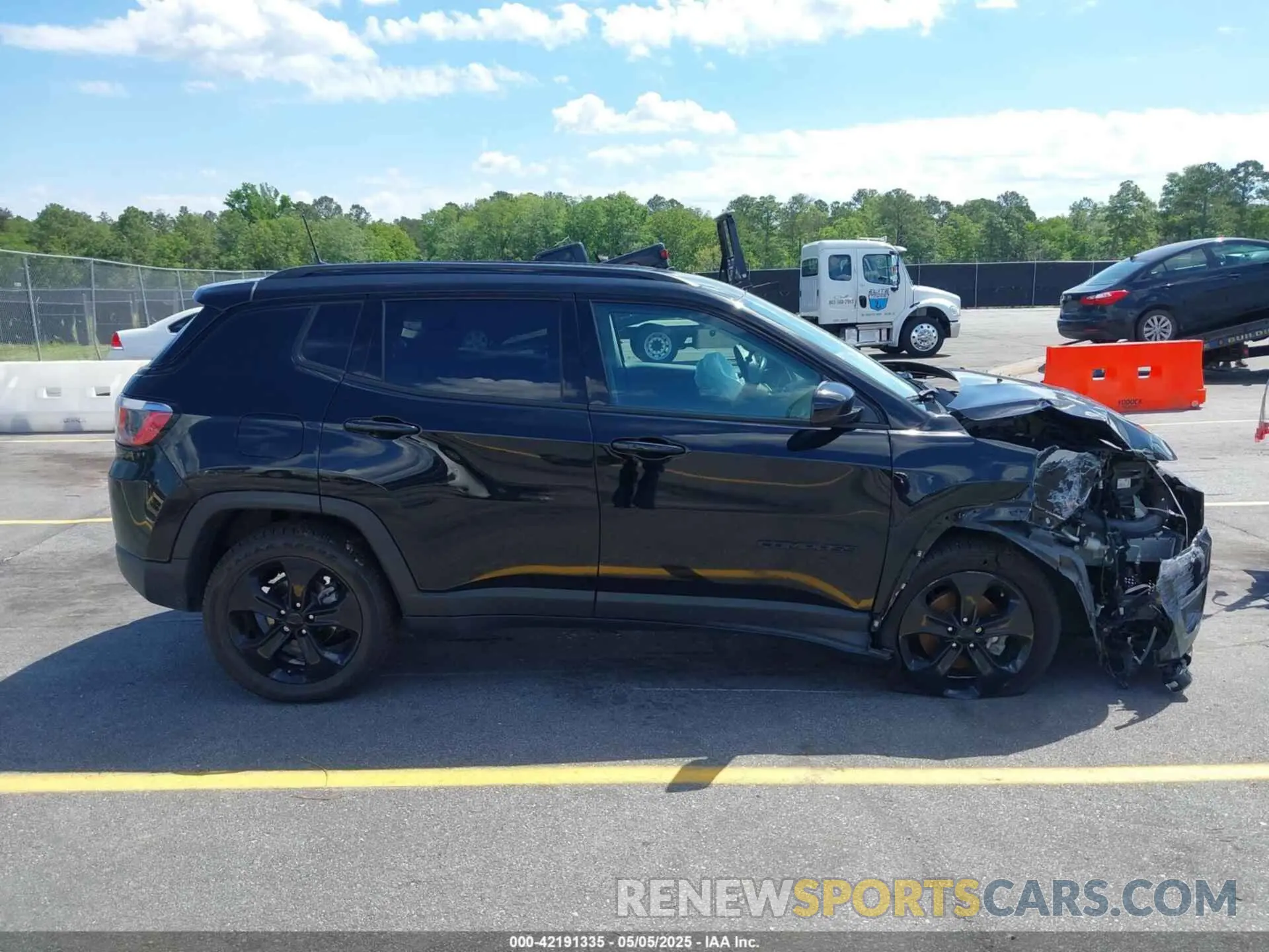 13 Photograph of a damaged car 3C4NJDBB9KT601373 JEEP COMPASS 2019