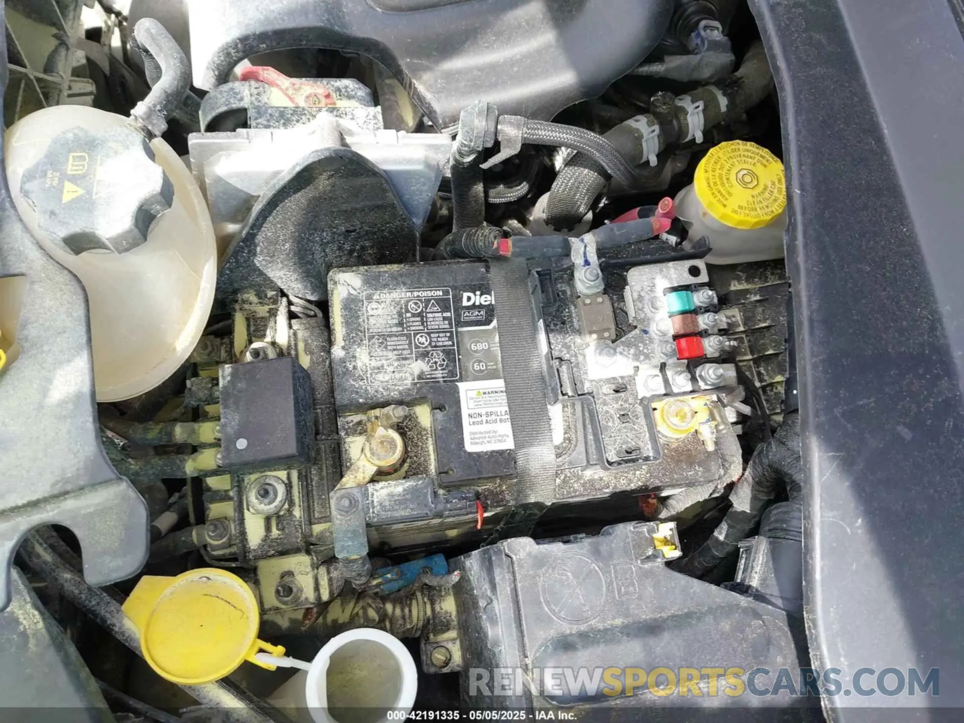 17 Photograph of a damaged car 3C4NJDBB9KT601373 JEEP COMPASS 2019