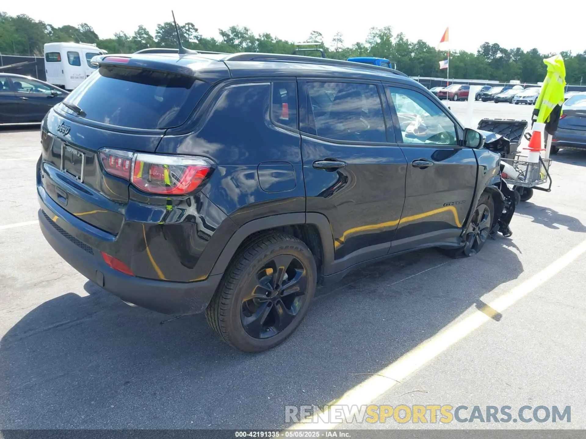4 Photograph of a damaged car 3C4NJDBB9KT601373 JEEP COMPASS 2019