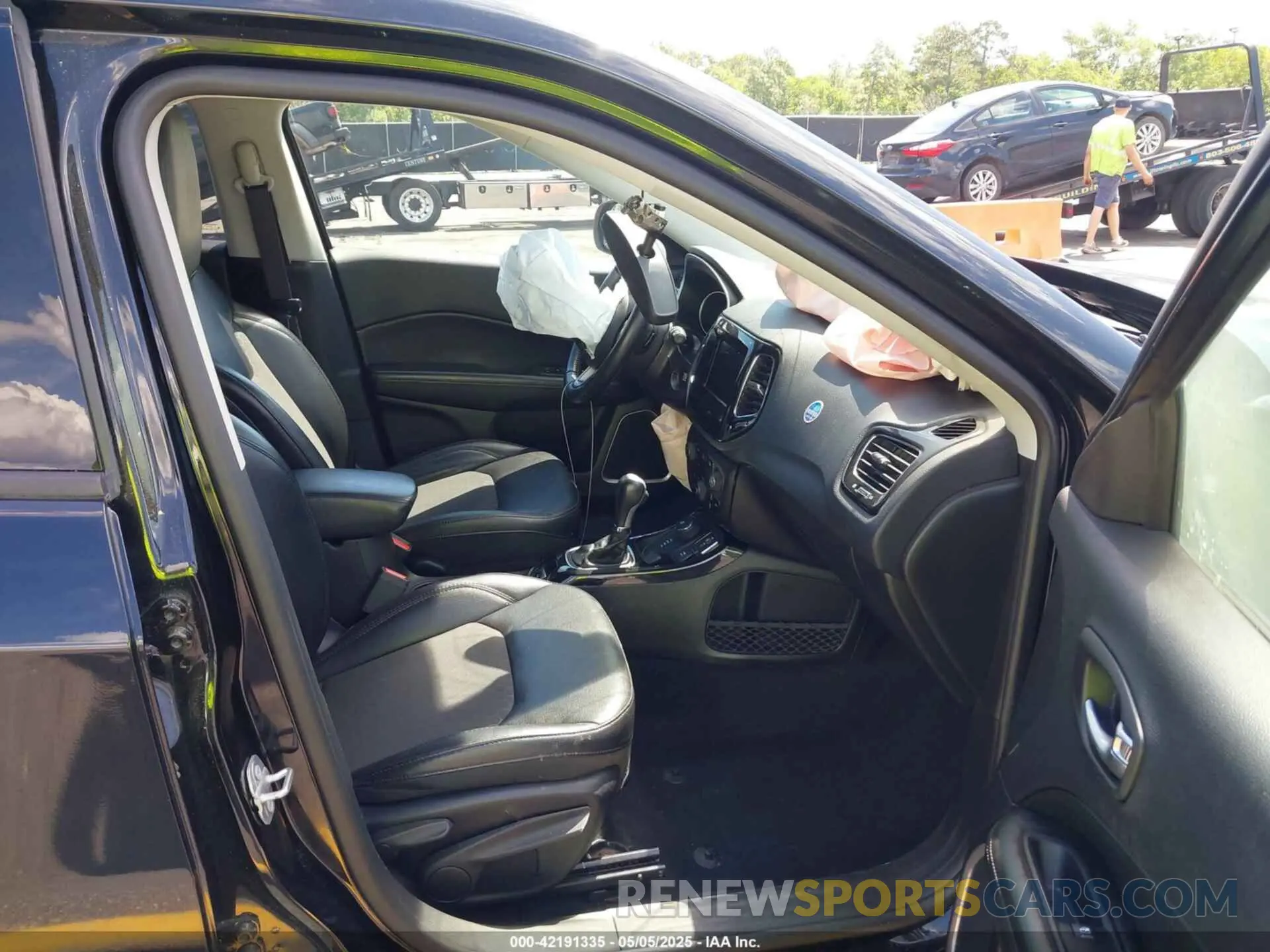 5 Photograph of a damaged car 3C4NJDBB9KT601373 JEEP COMPASS 2019