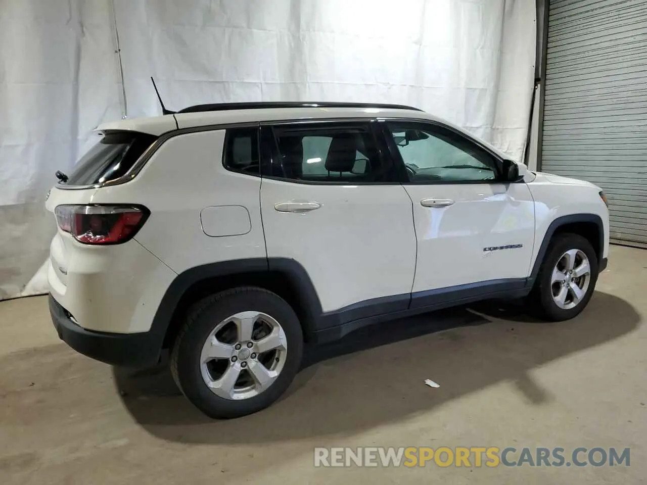 3 Photograph of a damaged car 3C4NJDBB9KT601678 JEEP COMPASS 2019