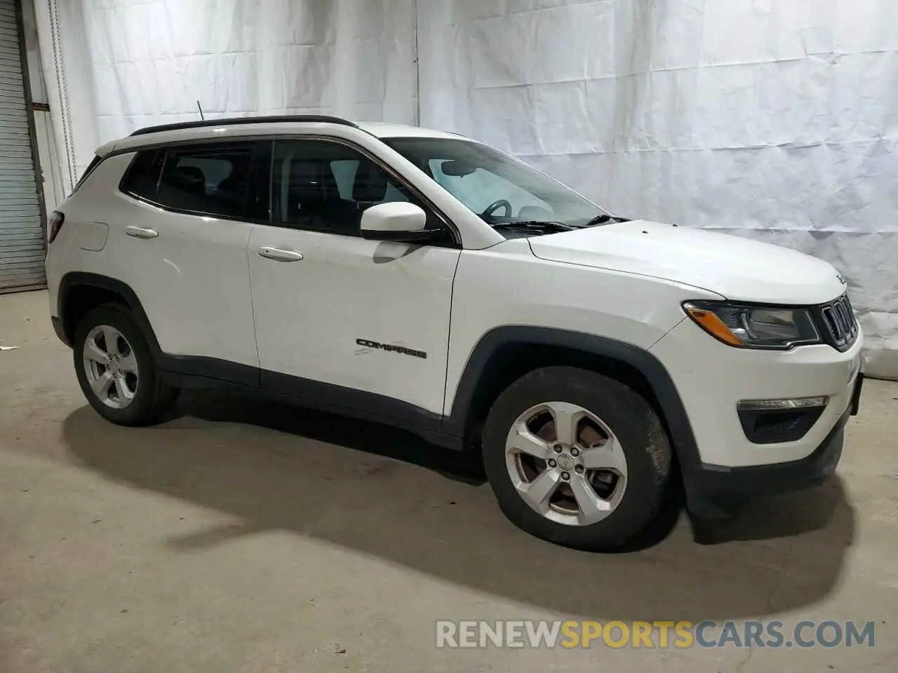 4 Photograph of a damaged car 3C4NJDBB9KT601678 JEEP COMPASS 2019