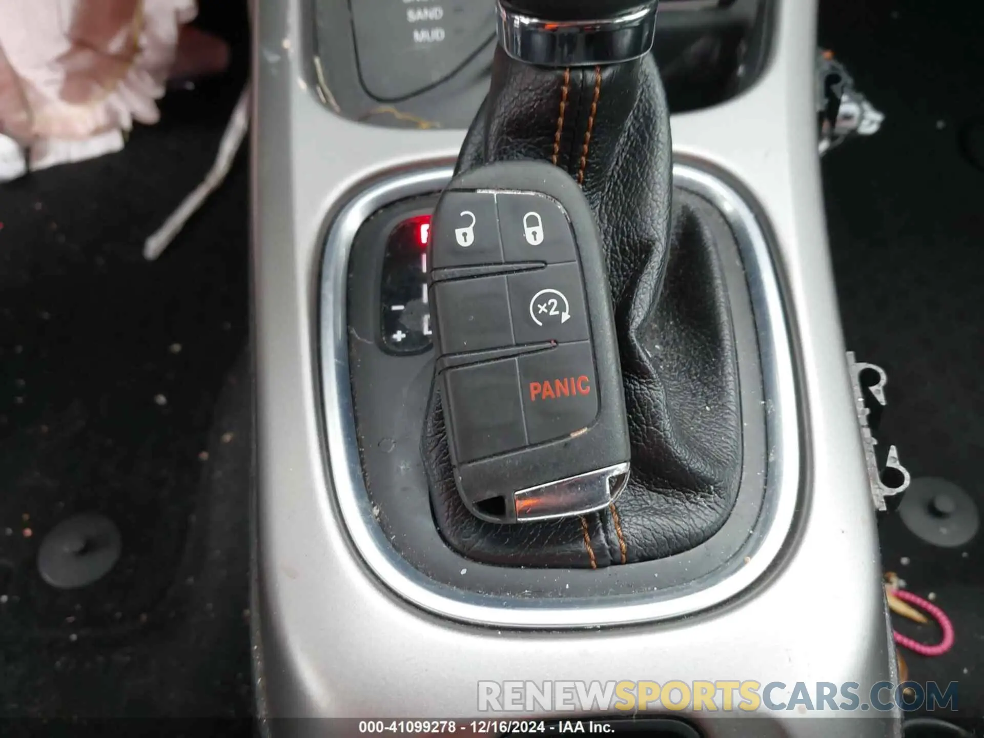 10 Photograph of a damaged car 3C4NJDBB9KT662206 JEEP COMPASS 2019
