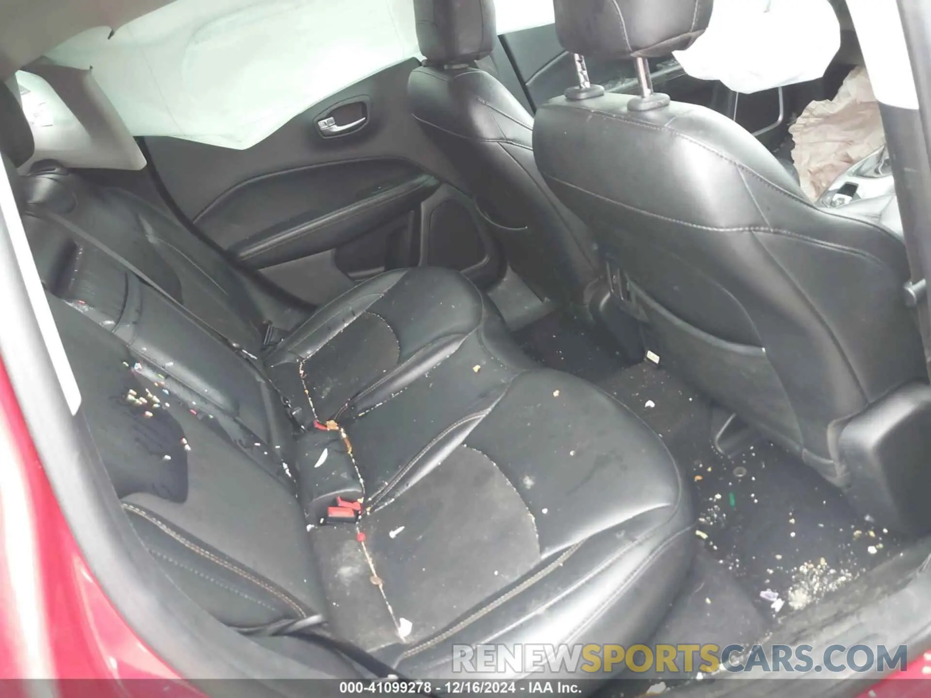 8 Photograph of a damaged car 3C4NJDBB9KT662206 JEEP COMPASS 2019