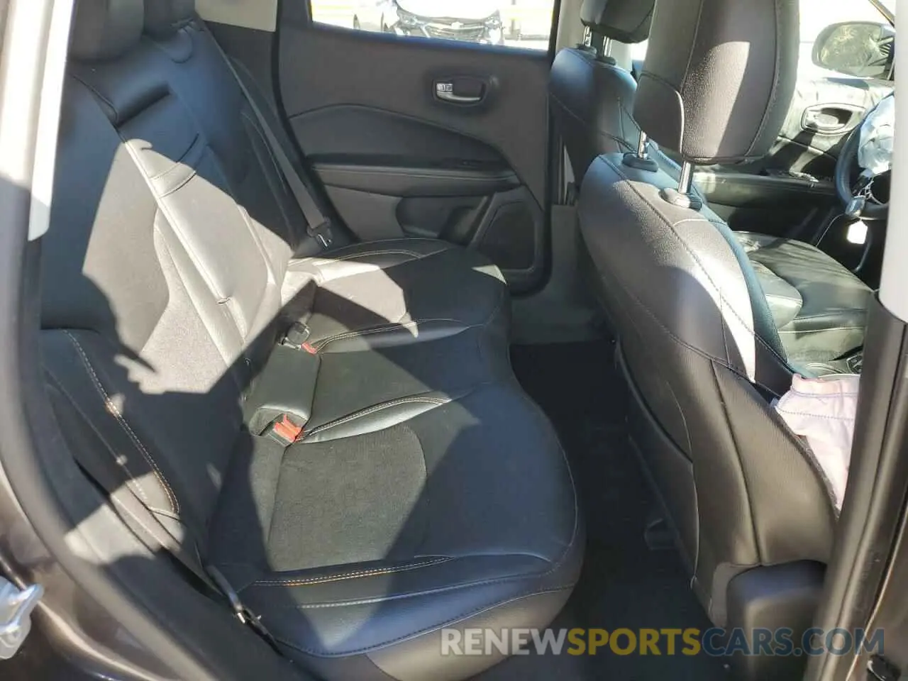 11 Photograph of a damaged car 3C4NJDBB9KT665820 JEEP COMPASS 2019