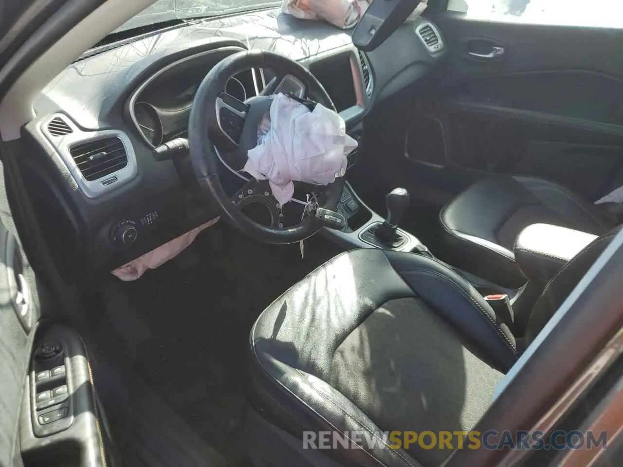 8 Photograph of a damaged car 3C4NJDBB9KT665820 JEEP COMPASS 2019