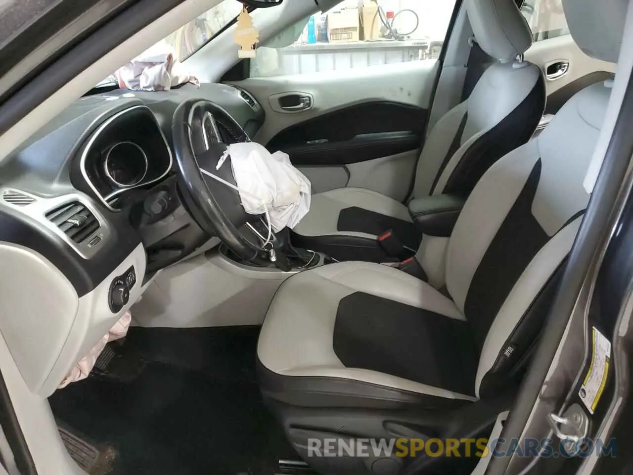 7 Photograph of a damaged car 3C4NJDBB9KT813447 JEEP COMPASS 2019
