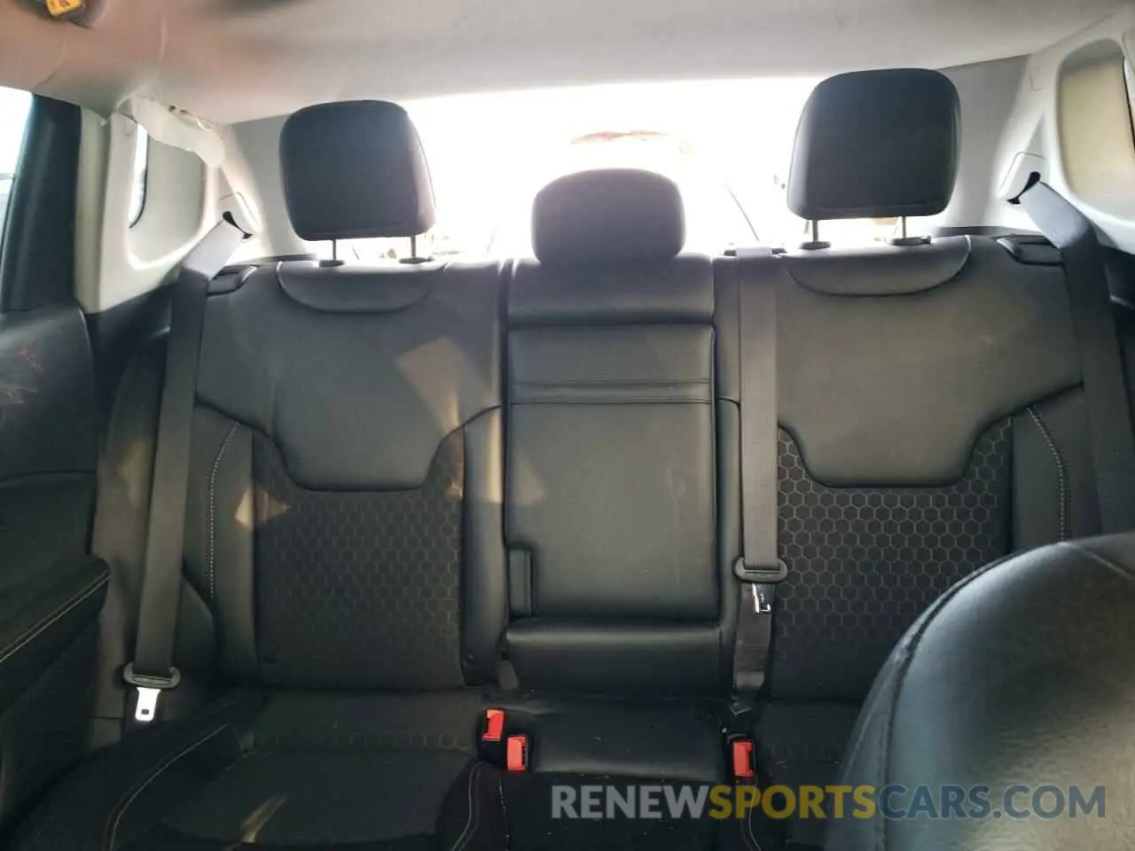 10 Photograph of a damaged car 3C4NJDBB9KT827915 JEEP COMPASS 2019