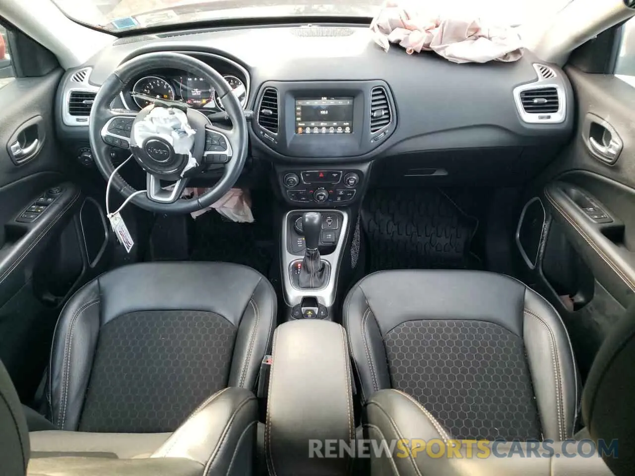 8 Photograph of a damaged car 3C4NJDBB9KT827915 JEEP COMPASS 2019