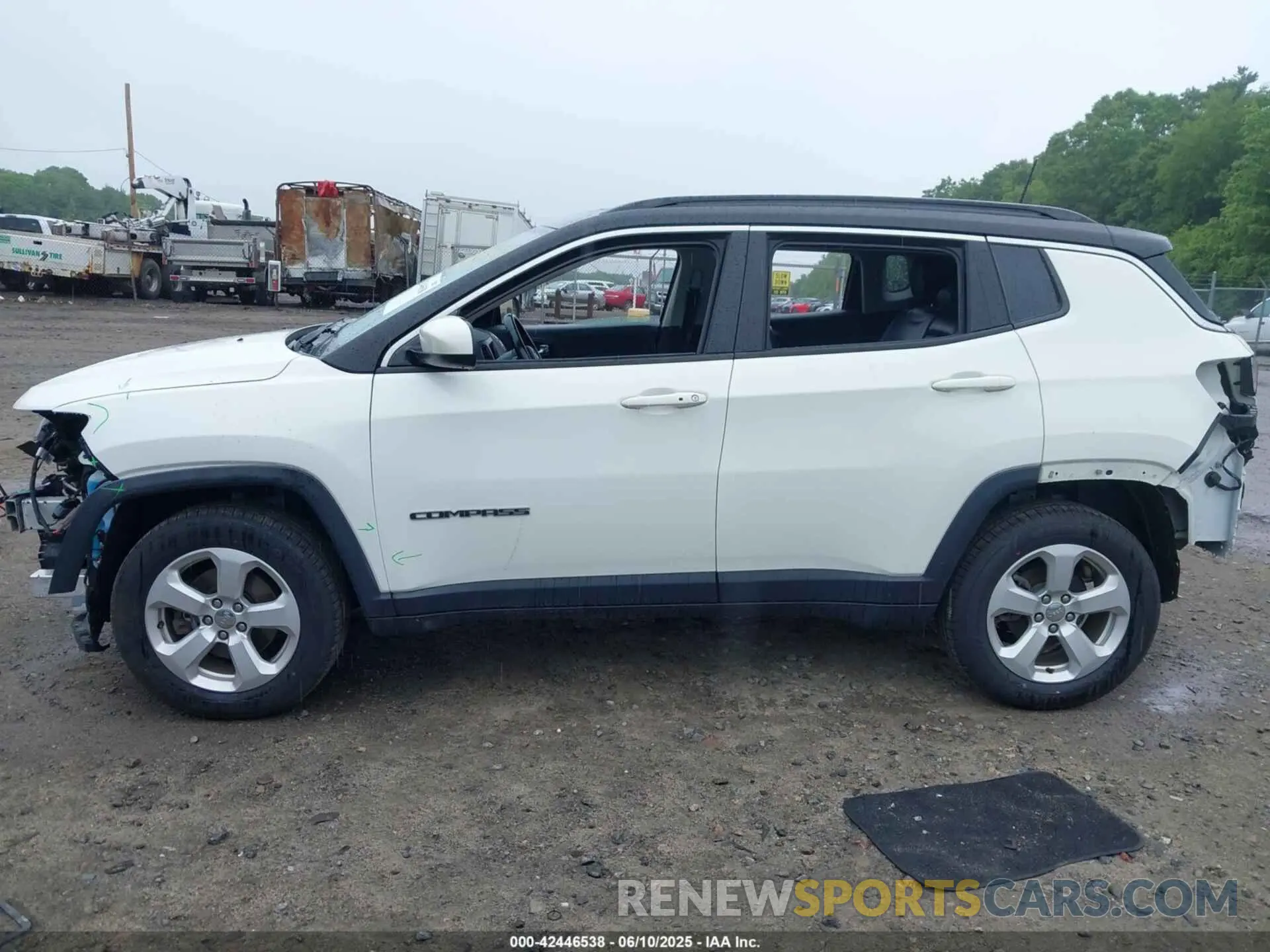 15 Photograph of a damaged car 3C4NJDBB9KT834332 JEEP COMPASS 2019