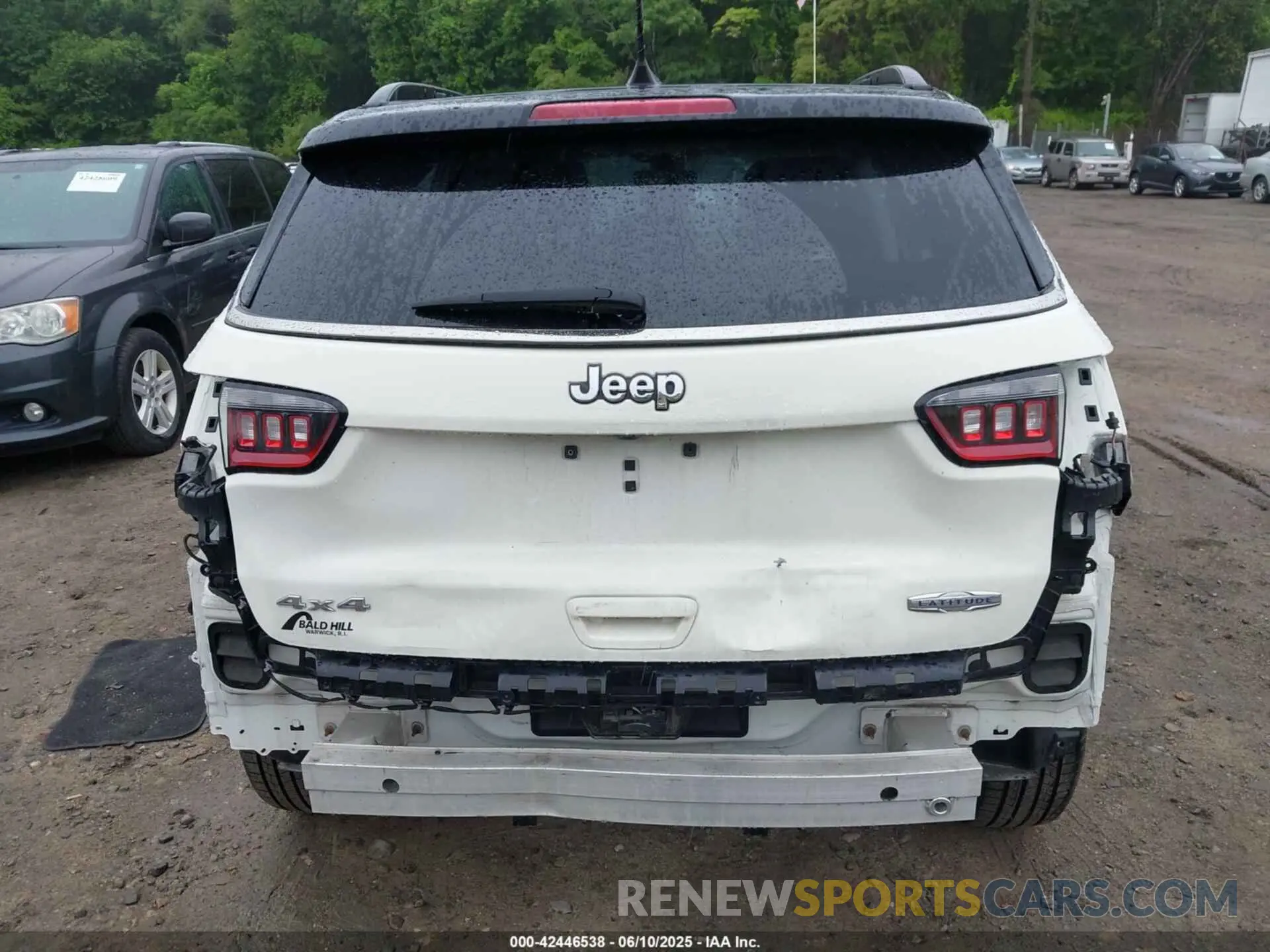 17 Photograph of a damaged car 3C4NJDBB9KT834332 JEEP COMPASS 2019