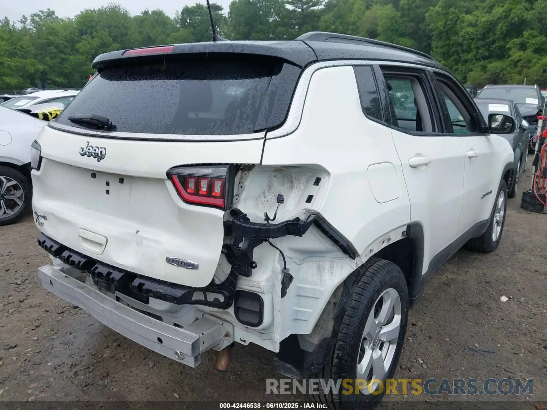 4 Photograph of a damaged car 3C4NJDBB9KT834332 JEEP COMPASS 2019