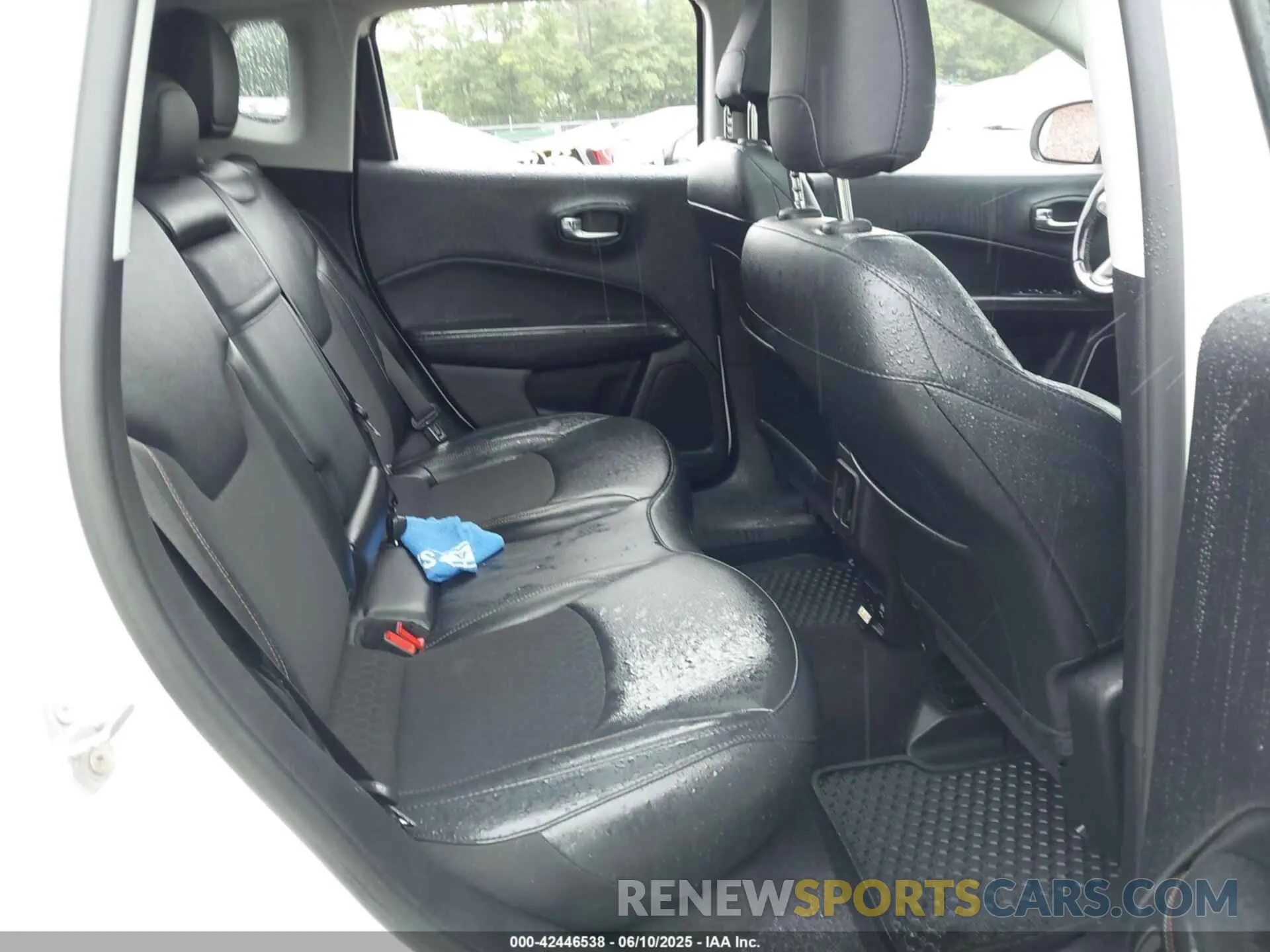 8 Photograph of a damaged car 3C4NJDBB9KT834332 JEEP COMPASS 2019