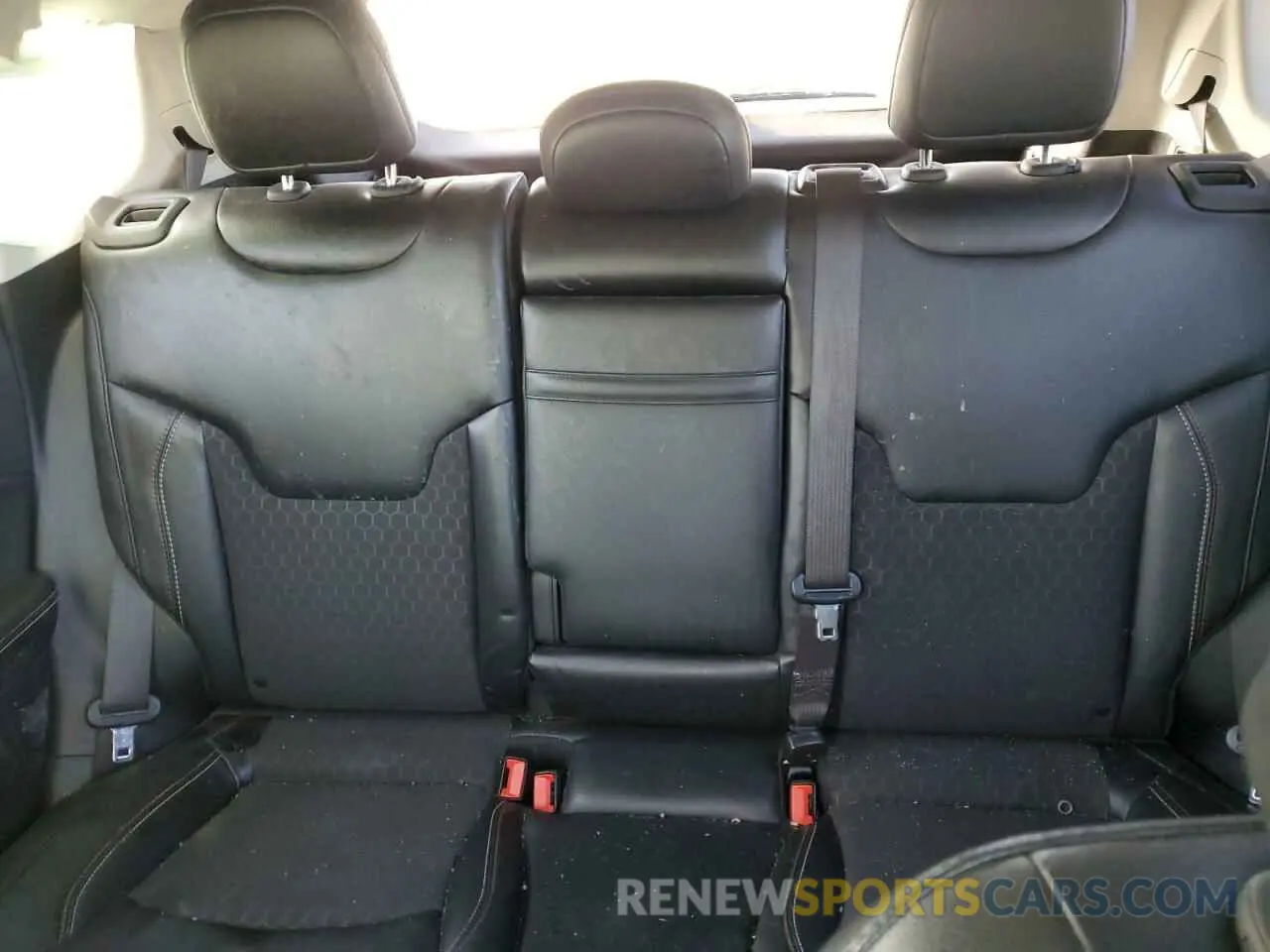10 Photograph of a damaged car 3C4NJDBB9KT850773 JEEP COMPASS 2019