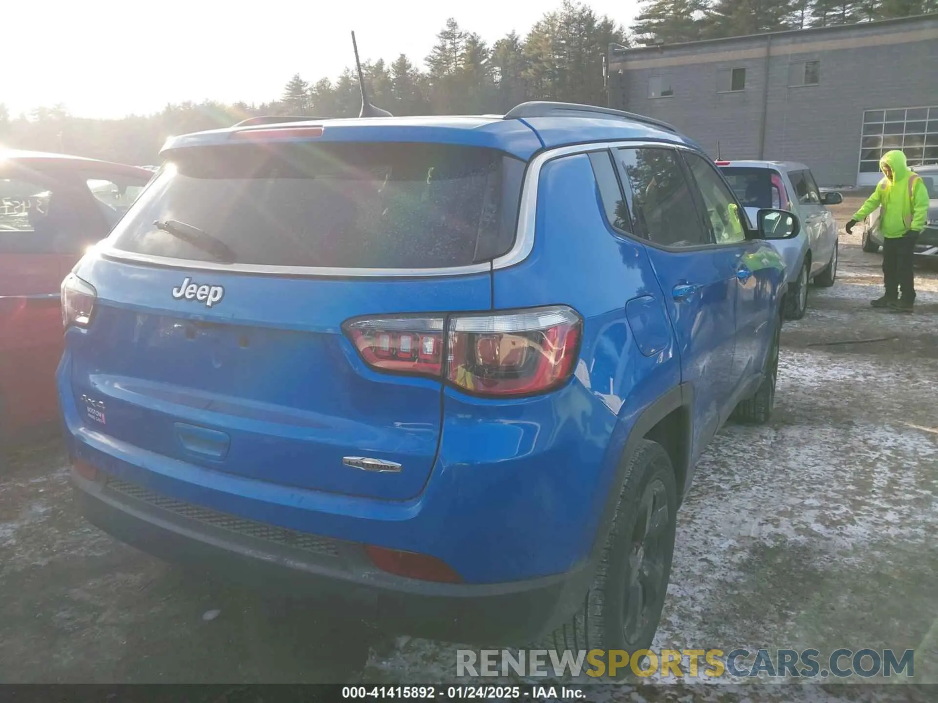 4 Photograph of a damaged car 3C4NJDBBXKT596958 JEEP COMPASS 2019