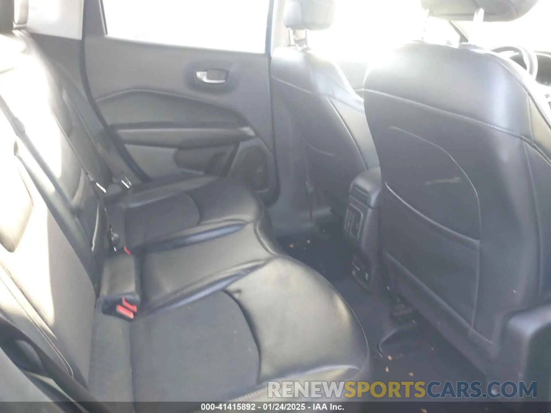 8 Photograph of a damaged car 3C4NJDBBXKT596958 JEEP COMPASS 2019