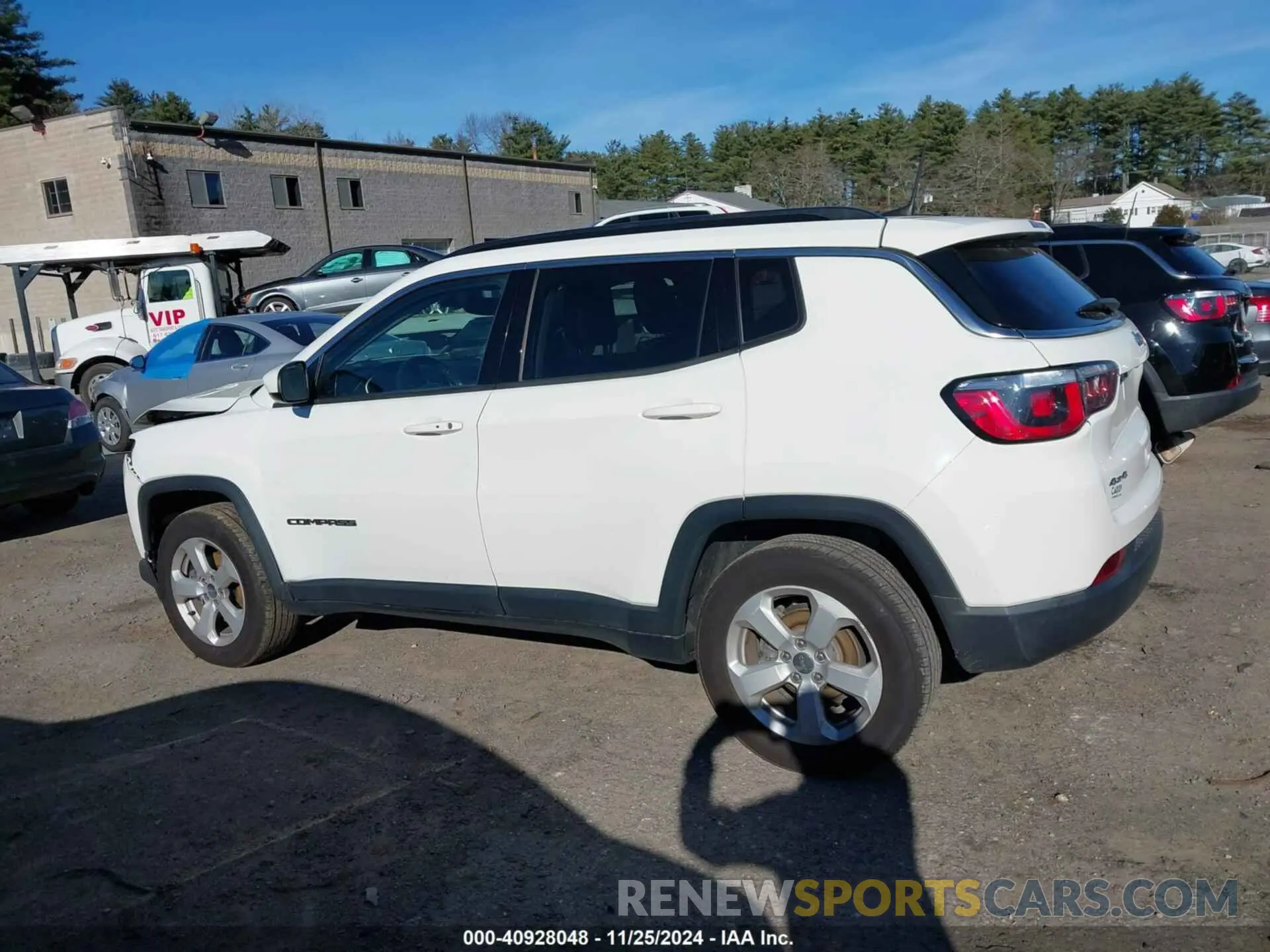 14 Photograph of a damaged car 3C4NJDBBXKT601902 JEEP COMPASS 2019