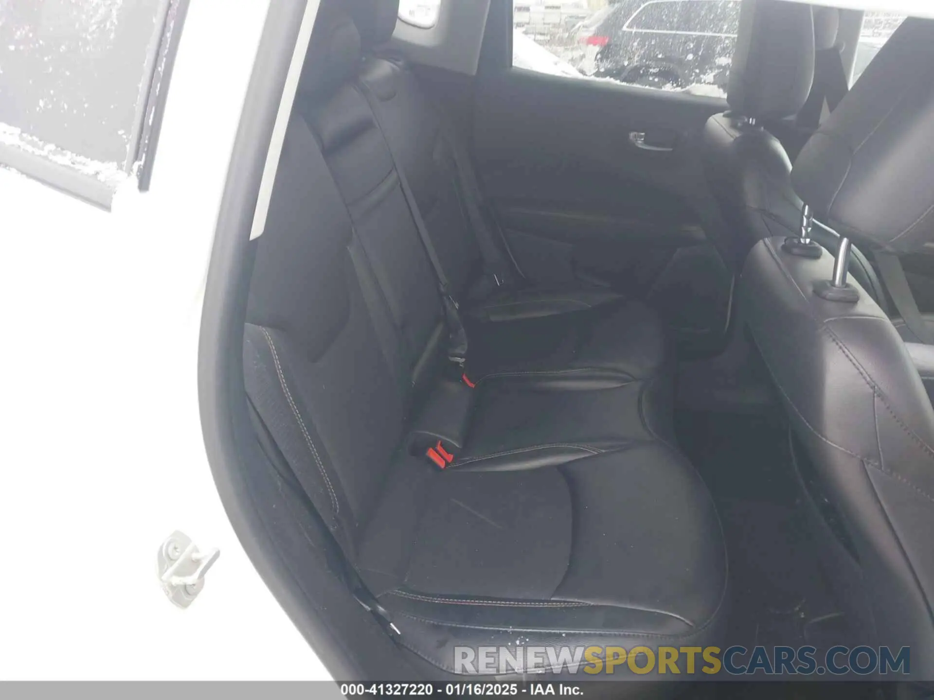8 Photograph of a damaged car 3C4NJDBBXKT647665 JEEP COMPASS 2019
