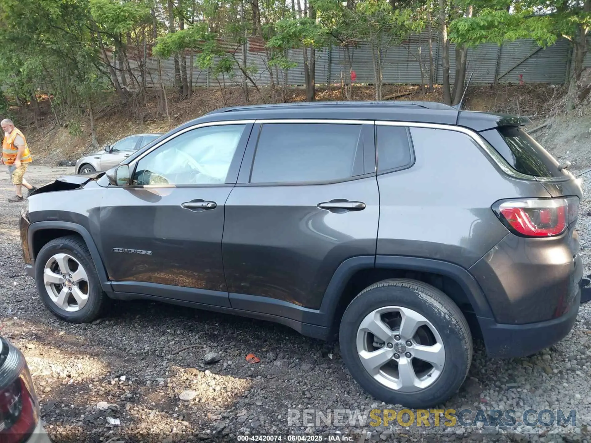 14 Photograph of a damaged car 3C4NJDBBXKT653482 JEEP COMPASS 2019