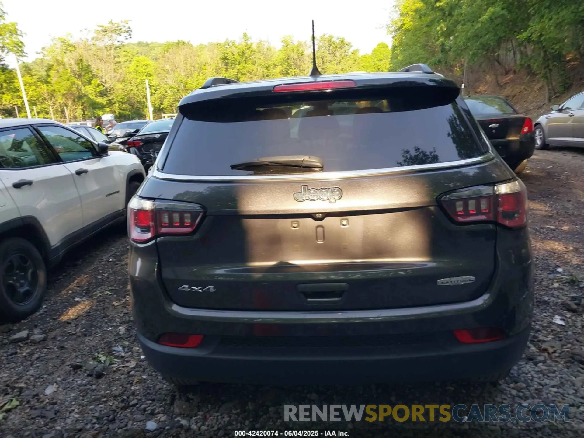 16 Photograph of a damaged car 3C4NJDBBXKT653482 JEEP COMPASS 2019