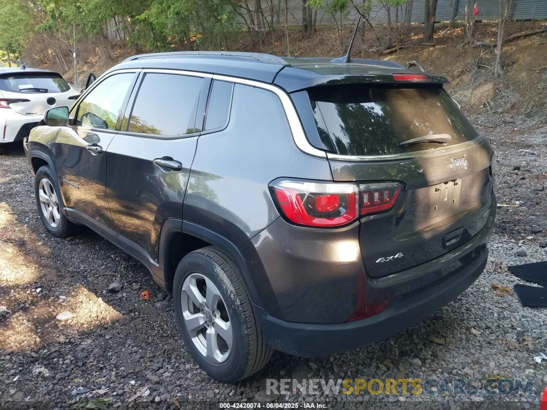 3 Photograph of a damaged car 3C4NJDBBXKT653482 JEEP COMPASS 2019