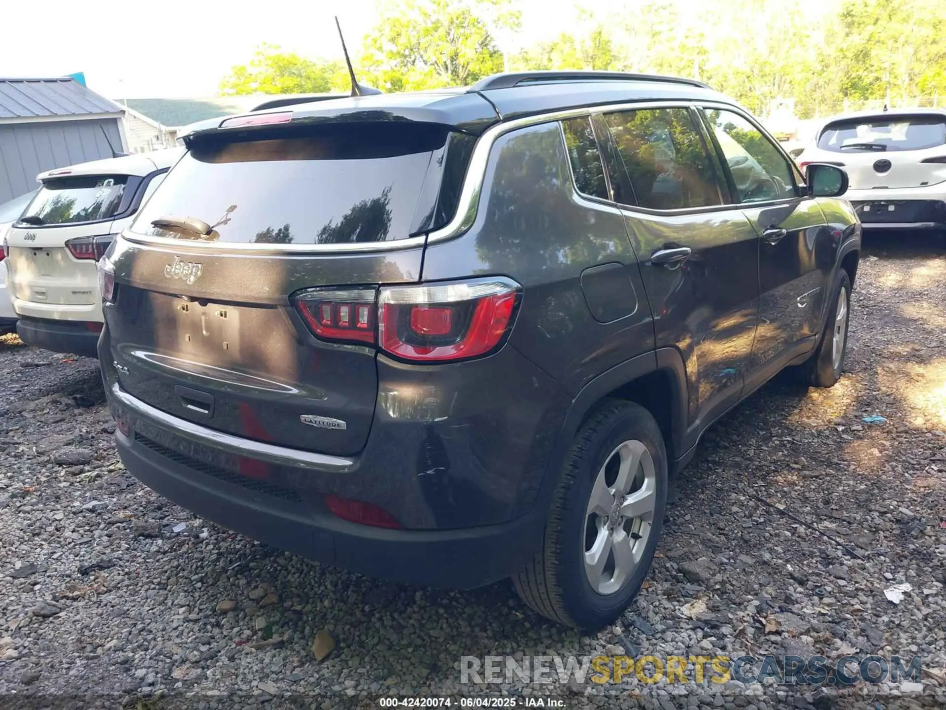 4 Photograph of a damaged car 3C4NJDBBXKT653482 JEEP COMPASS 2019