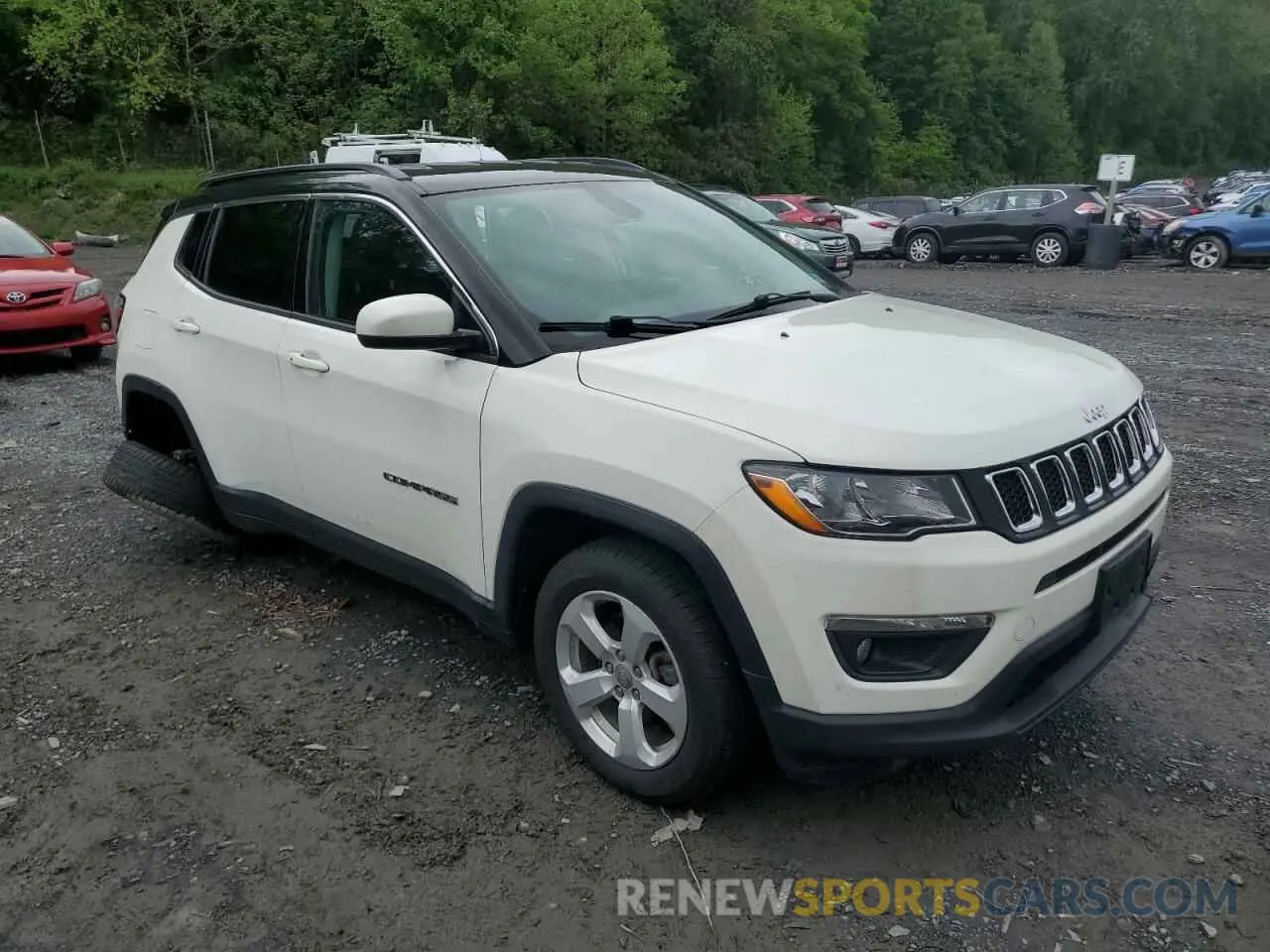 4 Photograph of a damaged car 3C4NJDBBXKT780927 JEEP COMPASS 2019