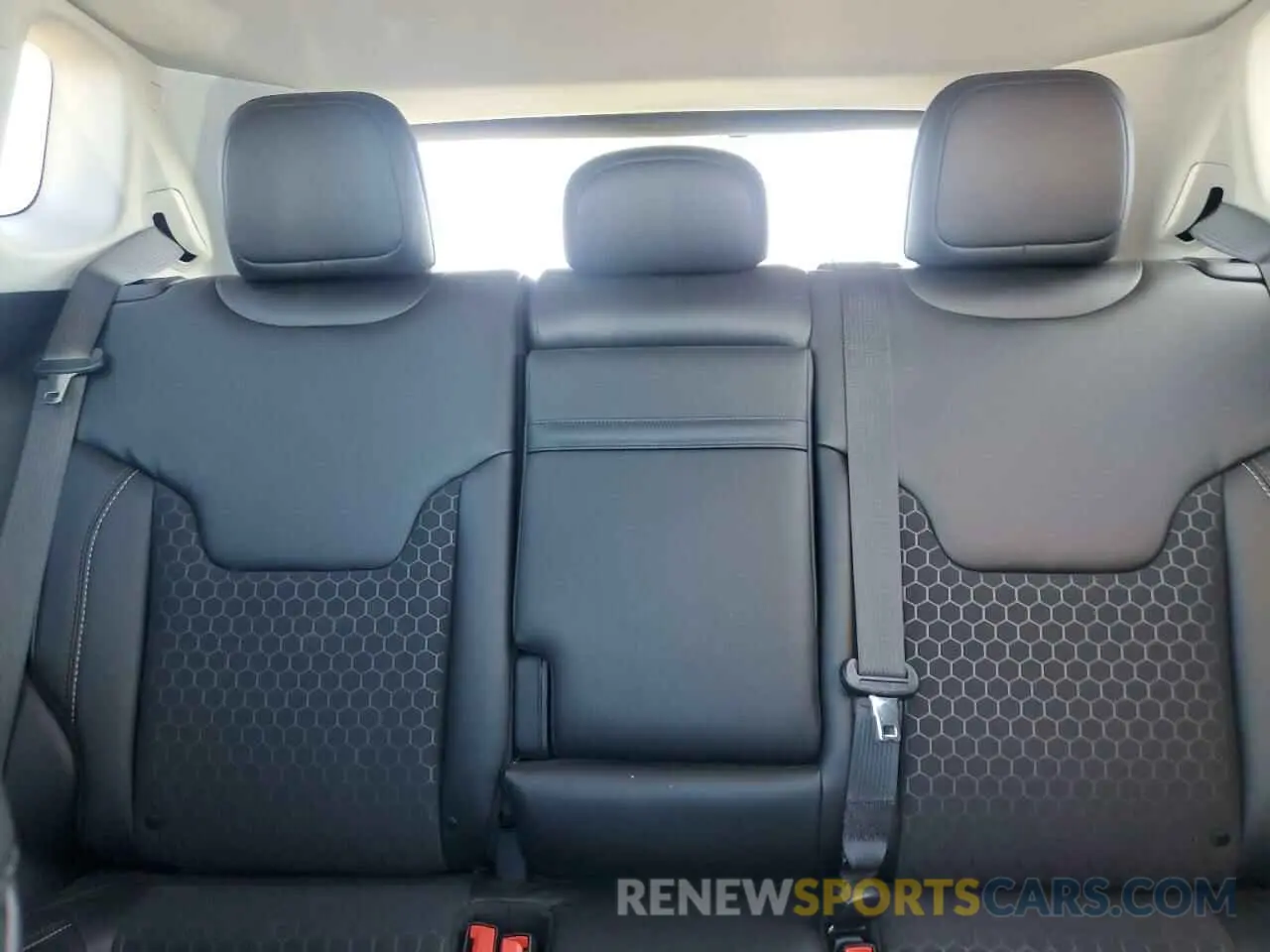 10 Photograph of a damaged car 3C4NJDBBXKT806569 JEEP COMPASS 2019