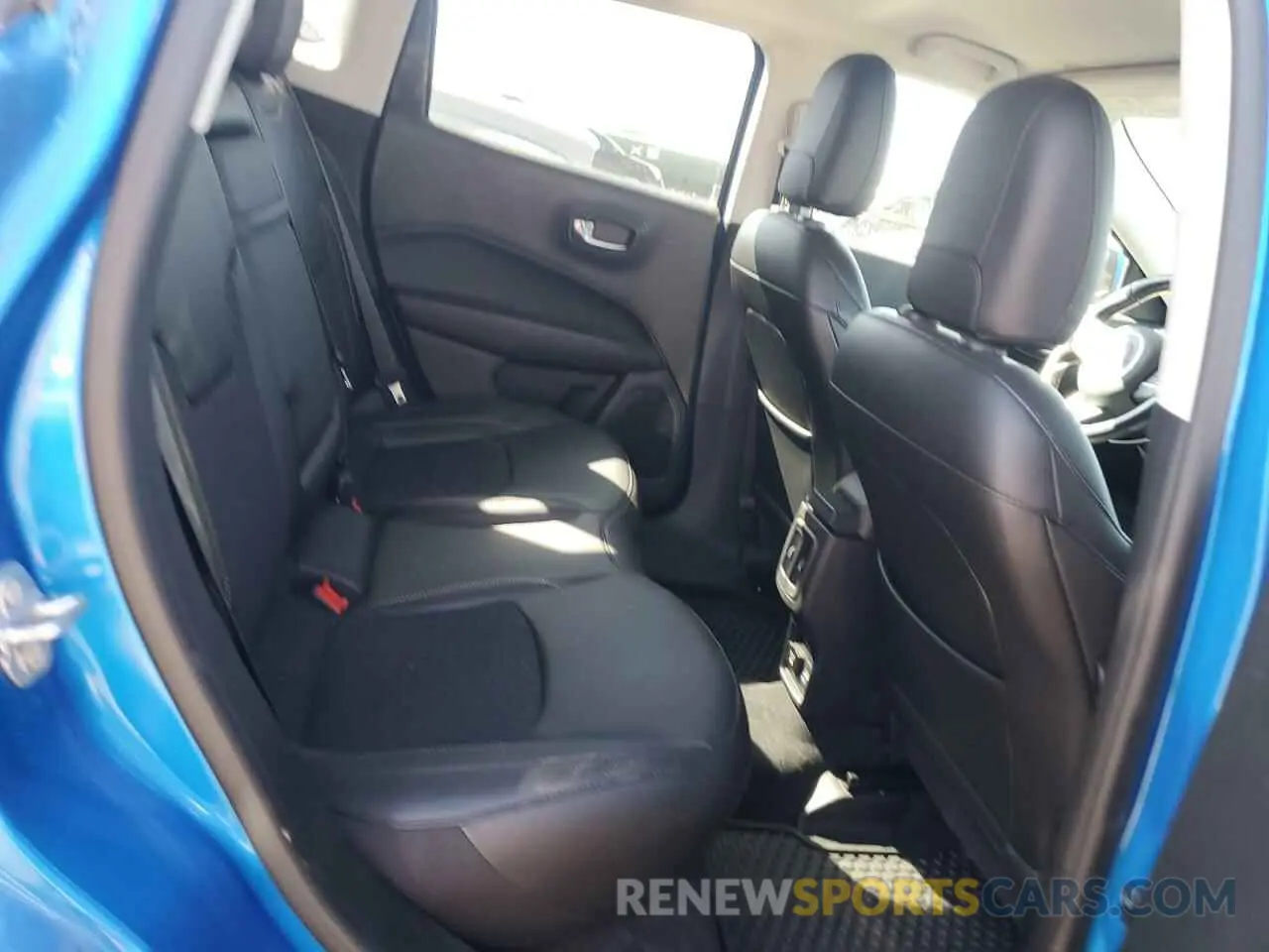 11 Photograph of a damaged car 3C4NJDBBXKT806569 JEEP COMPASS 2019