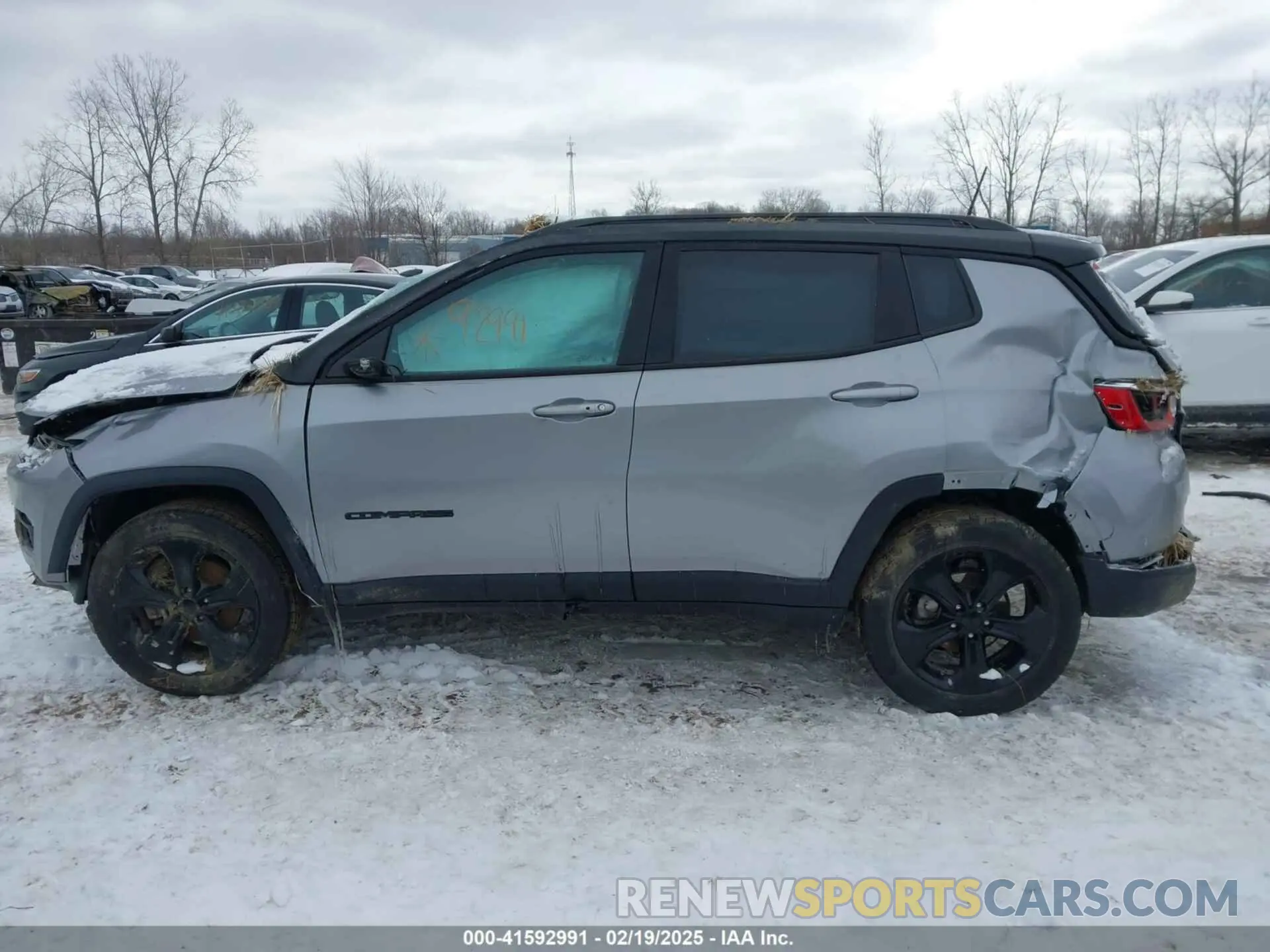 13 Photograph of a damaged car 3C4NJDBBXKT840382 JEEP COMPASS 2019