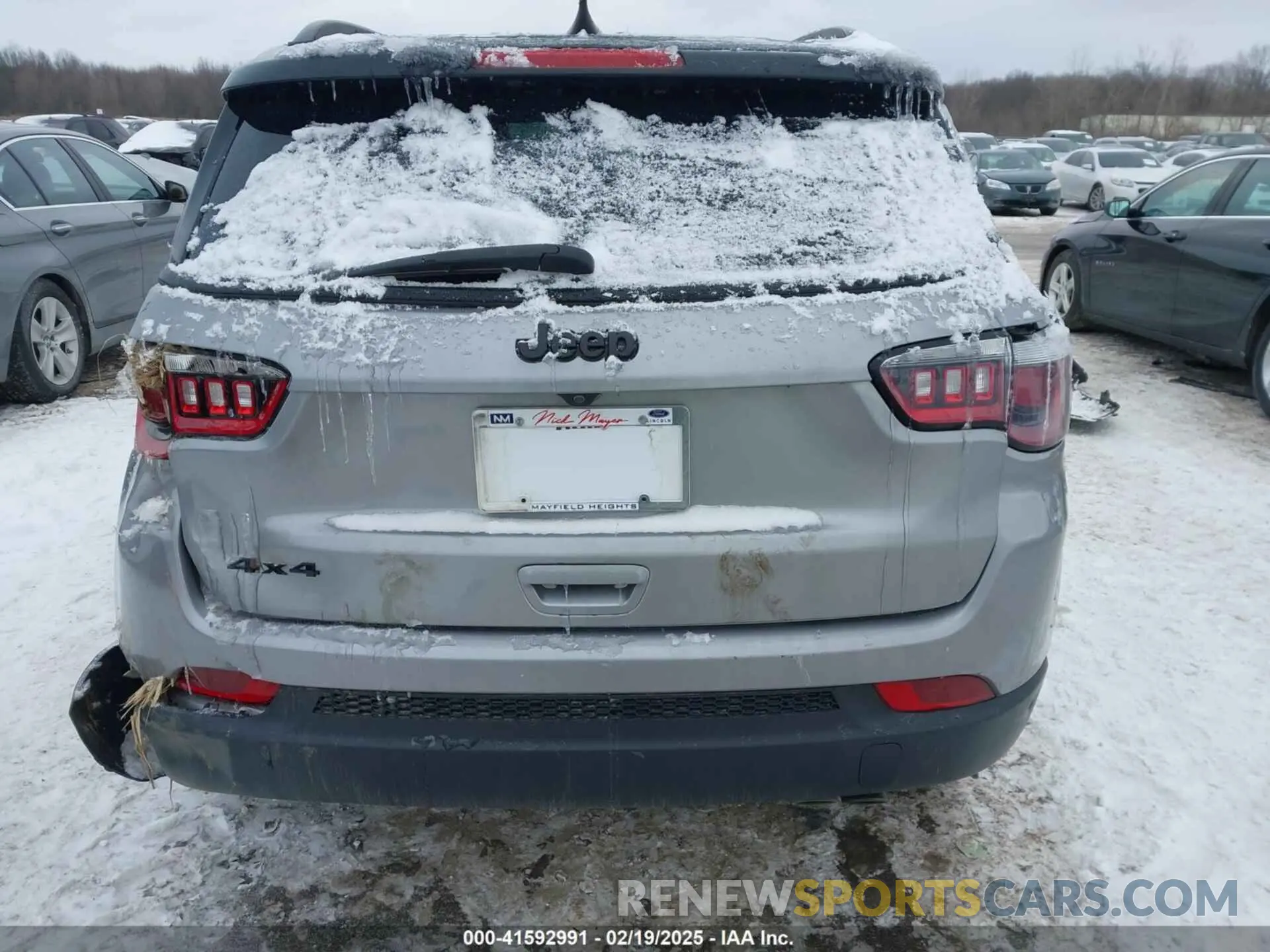 15 Photograph of a damaged car 3C4NJDBBXKT840382 JEEP COMPASS 2019