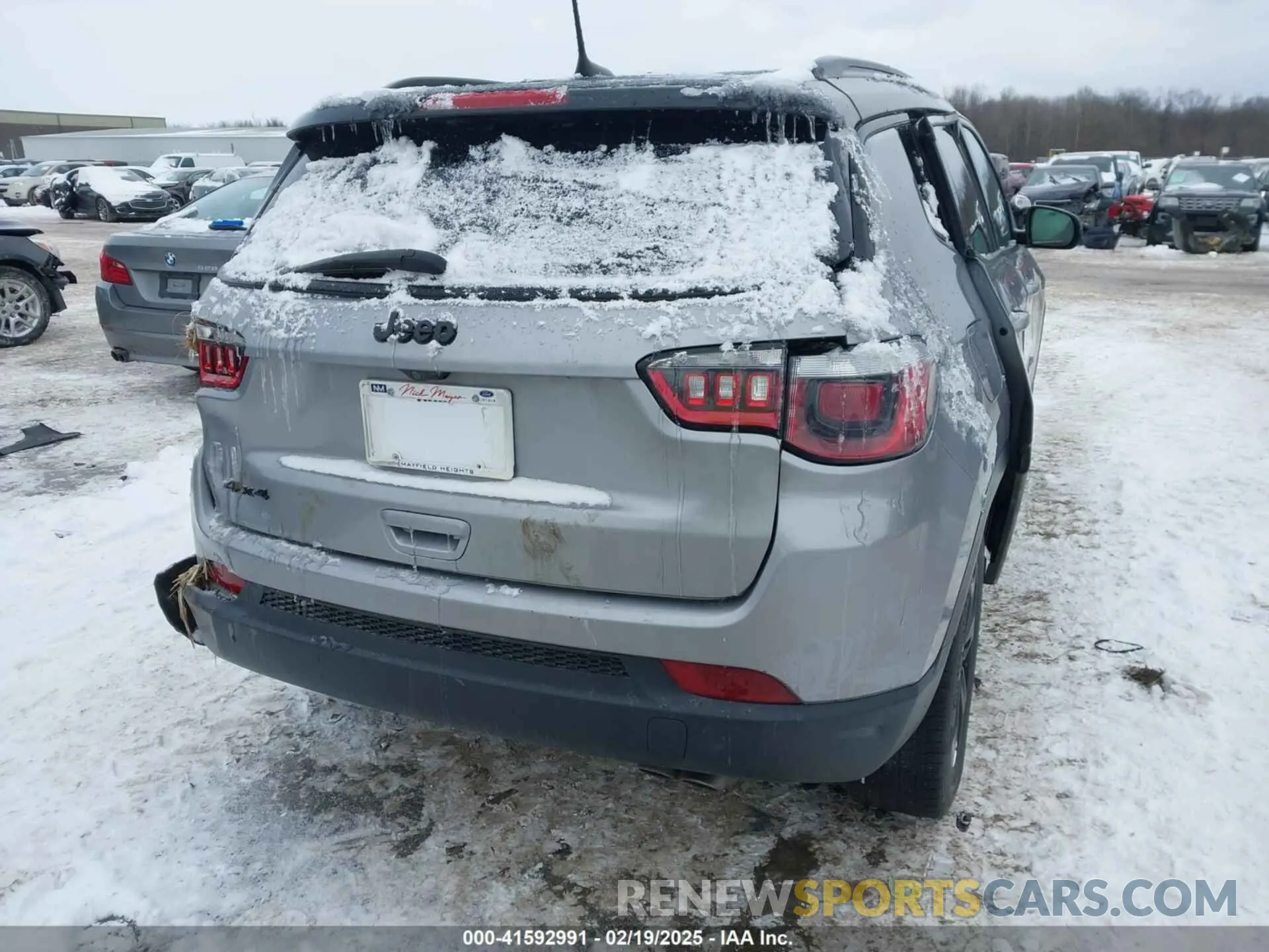 4 Photograph of a damaged car 3C4NJDBBXKT840382 JEEP COMPASS 2019