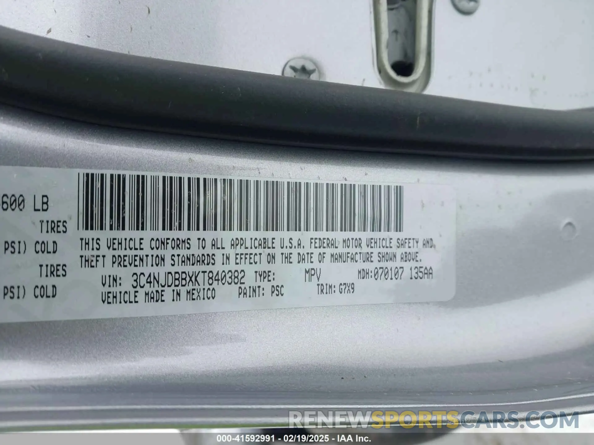 9 Photograph of a damaged car 3C4NJDBBXKT840382 JEEP COMPASS 2019