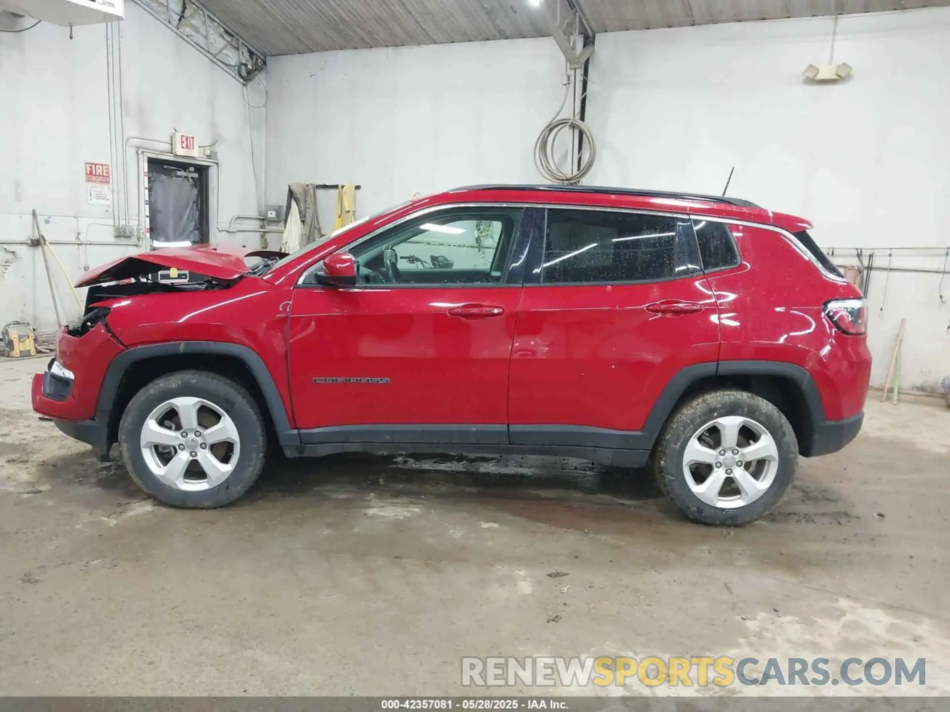 14 Photograph of a damaged car 3C4NJDBBXKT849955 JEEP COMPASS 2019