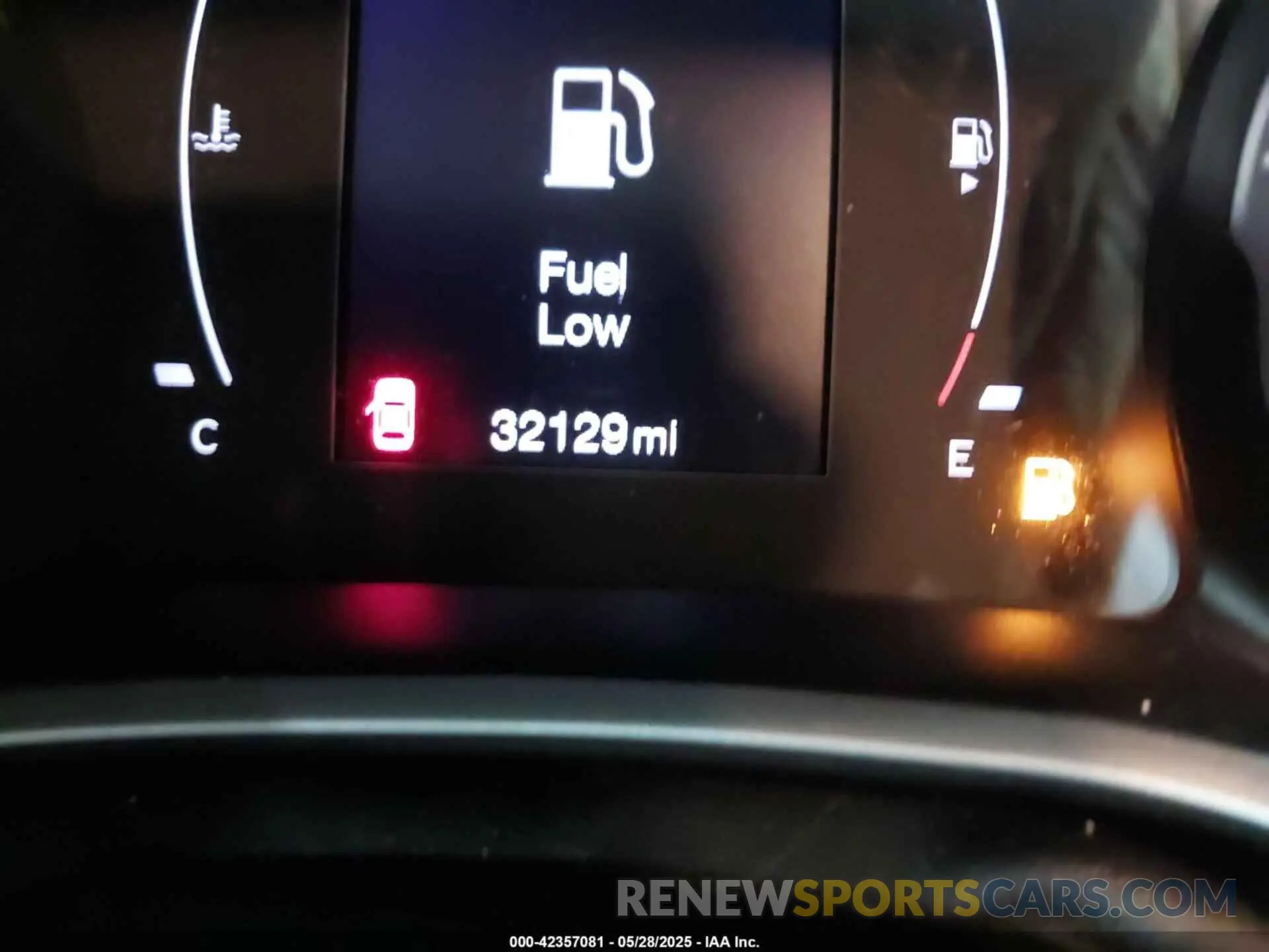 15 Photograph of a damaged car 3C4NJDBBXKT849955 JEEP COMPASS 2019