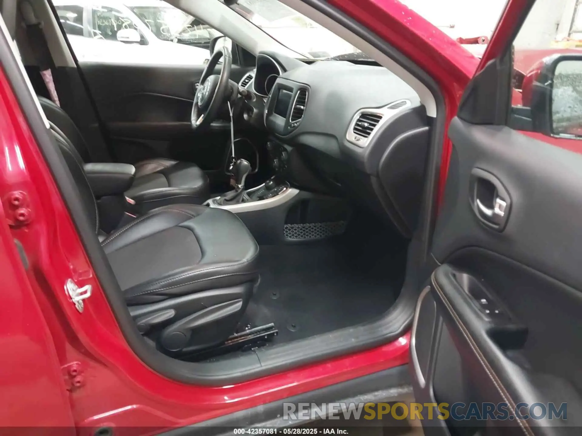 5 Photograph of a damaged car 3C4NJDBBXKT849955 JEEP COMPASS 2019