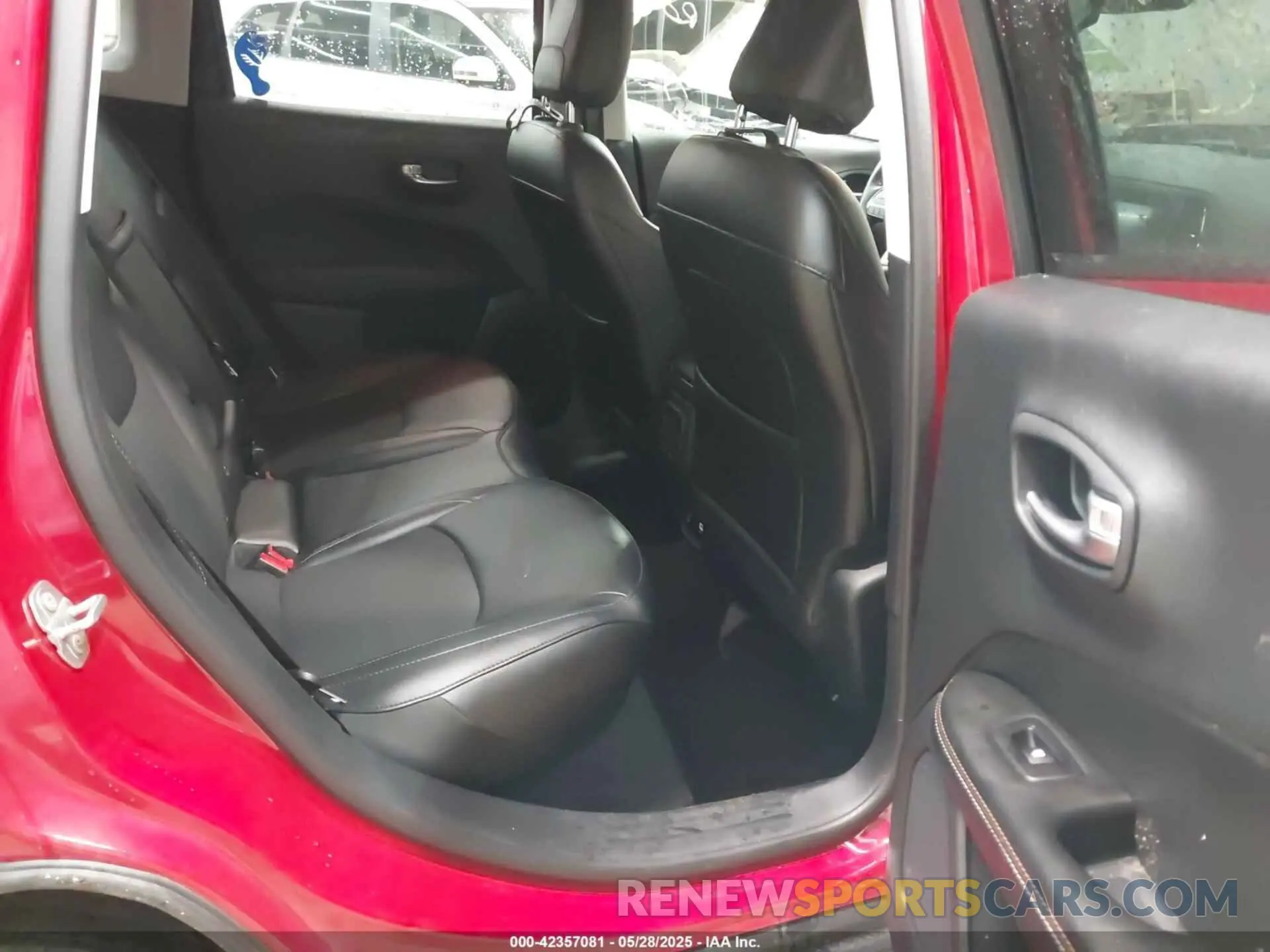 8 Photograph of a damaged car 3C4NJDBBXKT849955 JEEP COMPASS 2019