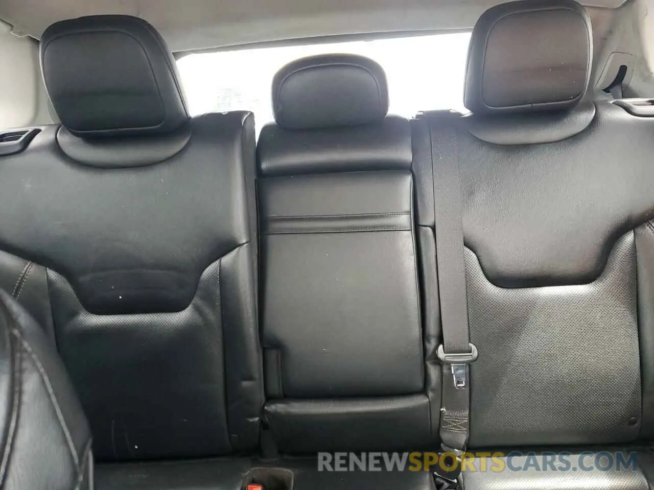 10 Photograph of a damaged car 3C4NJDCB0KT592657 JEEP COMPASS 2019