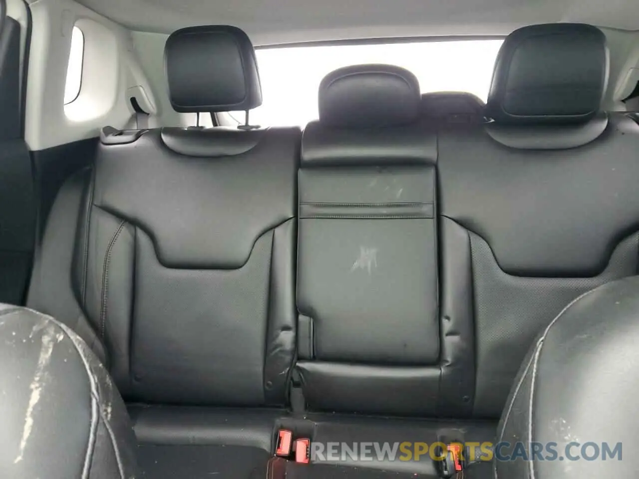 10 Photograph of a damaged car 3C4NJDCB0KT599043 JEEP COMPASS 2019