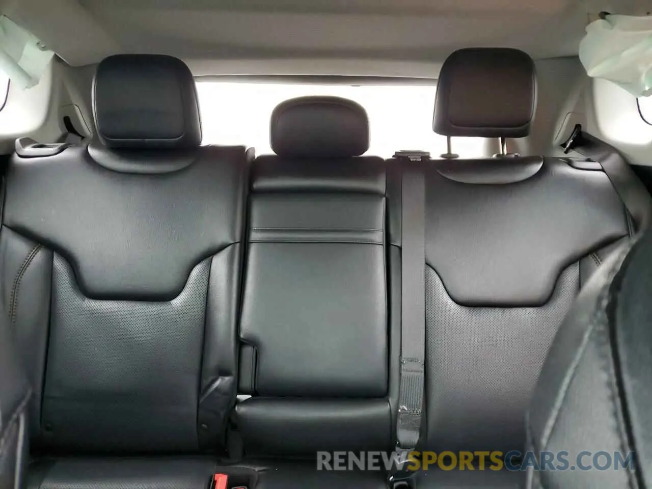 10 Photograph of a damaged car 3C4NJDCB0KT647592 JEEP COMPASS 2019