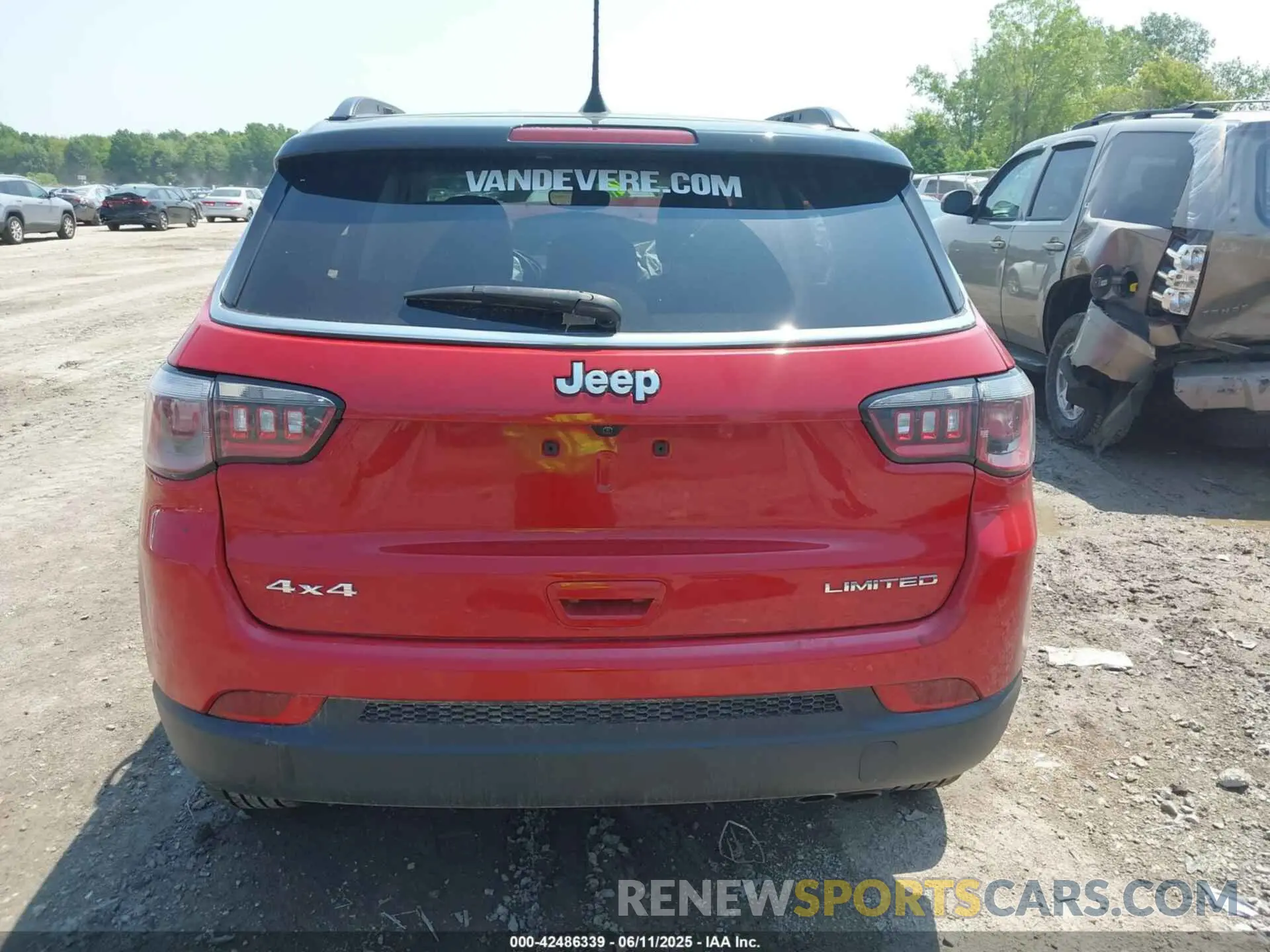 16 Photograph of a damaged car 3C4NJDCB0KT656504 JEEP COMPASS 2019