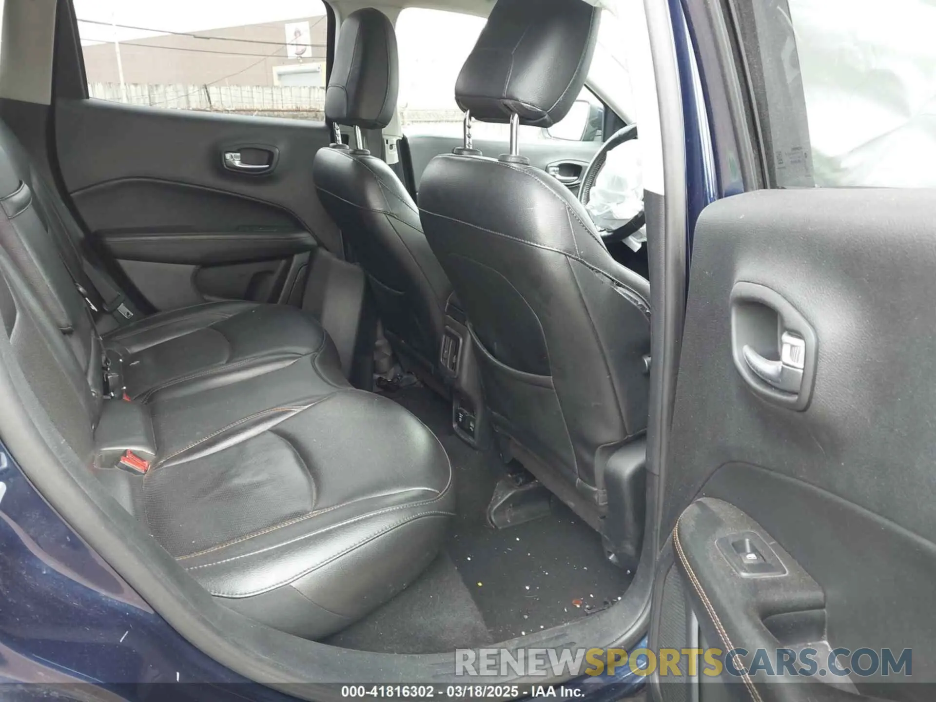 8 Photograph of a damaged car 3C4NJDCB0KT666322 JEEP COMPASS 2019